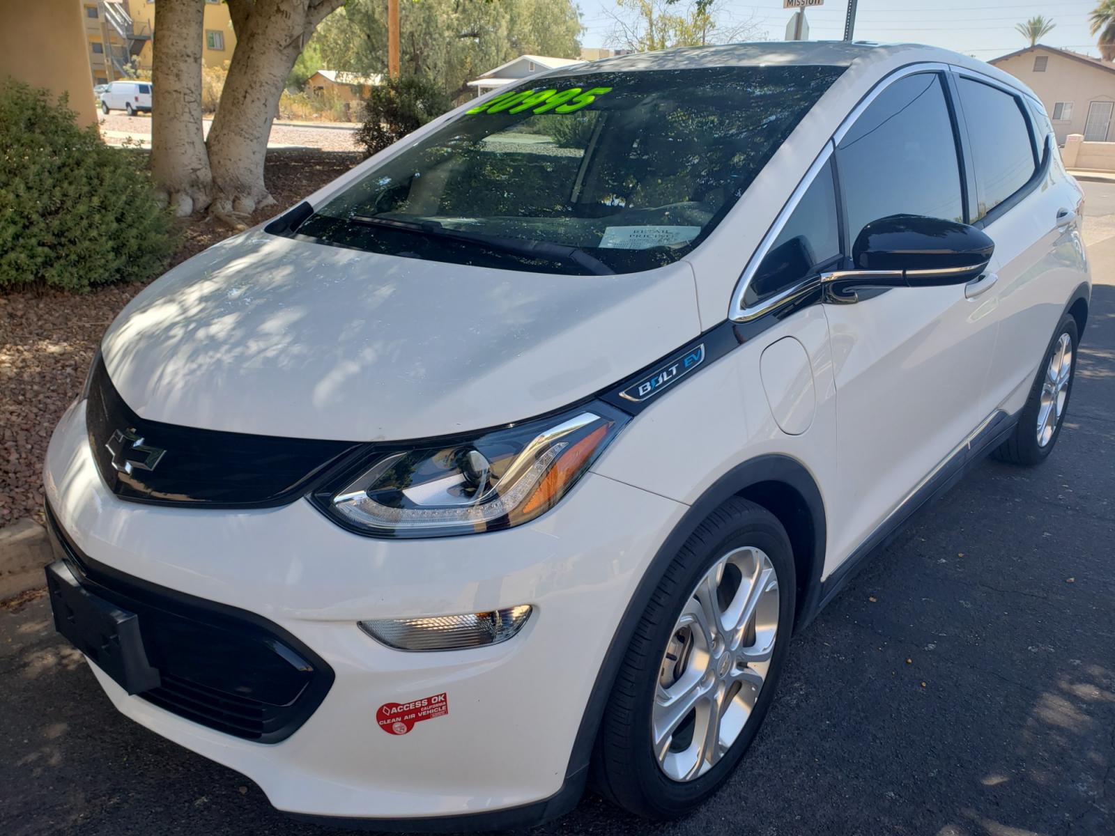 2018 WHITE /gray and black Chevrolet Bolt EV LT (1G1FW6S07J4) with an ELECTRIC engine, 1A transmission, located at 323 E Dunlap Ave., Phoenix, AZ, 85020, (602) 331-9000, 33.567677, -112.069000 - 2018 Chevrolet BolT LT,.......A Must See!! ONLY 38K MILES!!!.... No accidents, Ice cold AC. The car is gorgeous inside and out. Power windows, Power door locks, Touch screen Stereo, Phone sync, Bluetooth, Satellite compatible, Backup camera, Beautiful gray and black interior with gray cloth seats in - Photo #0