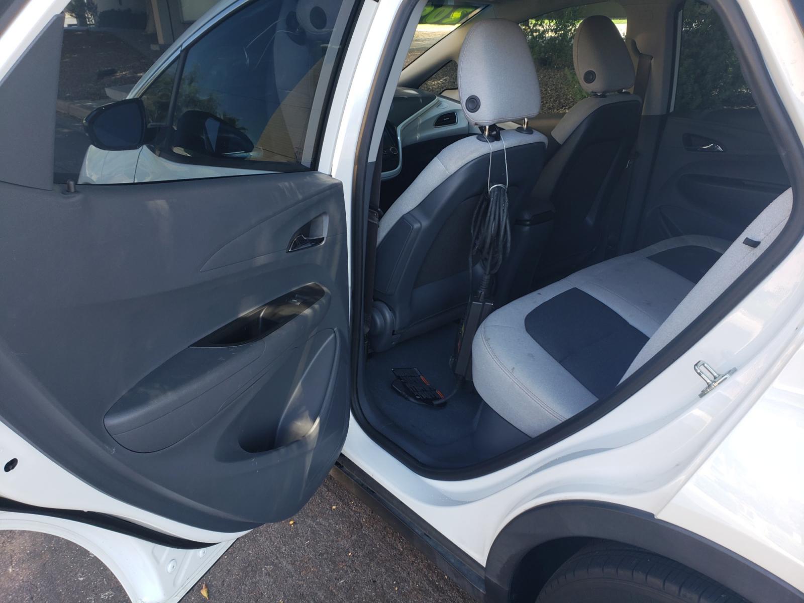 2018 WHITE /gray and black Chevrolet Bolt EV LT (1G1FW6S07J4) with an ELECTRIC engine, 1A transmission, located at 323 E Dunlap Ave., Phoenix, AZ, 85020, (602) 331-9000, 33.567677, -112.069000 - 2018 Chevrolet BolT LT,.......A Must See!! ONLY 38K MILES!!!.... No accidents, Ice cold AC. The car is gorgeous inside and out. Power windows, Power door locks, Touch screen Stereo, Phone sync, Bluetooth, Satellite compatible, Backup camera, Beautiful gray and black interior with gray cloth seats in - Photo #10