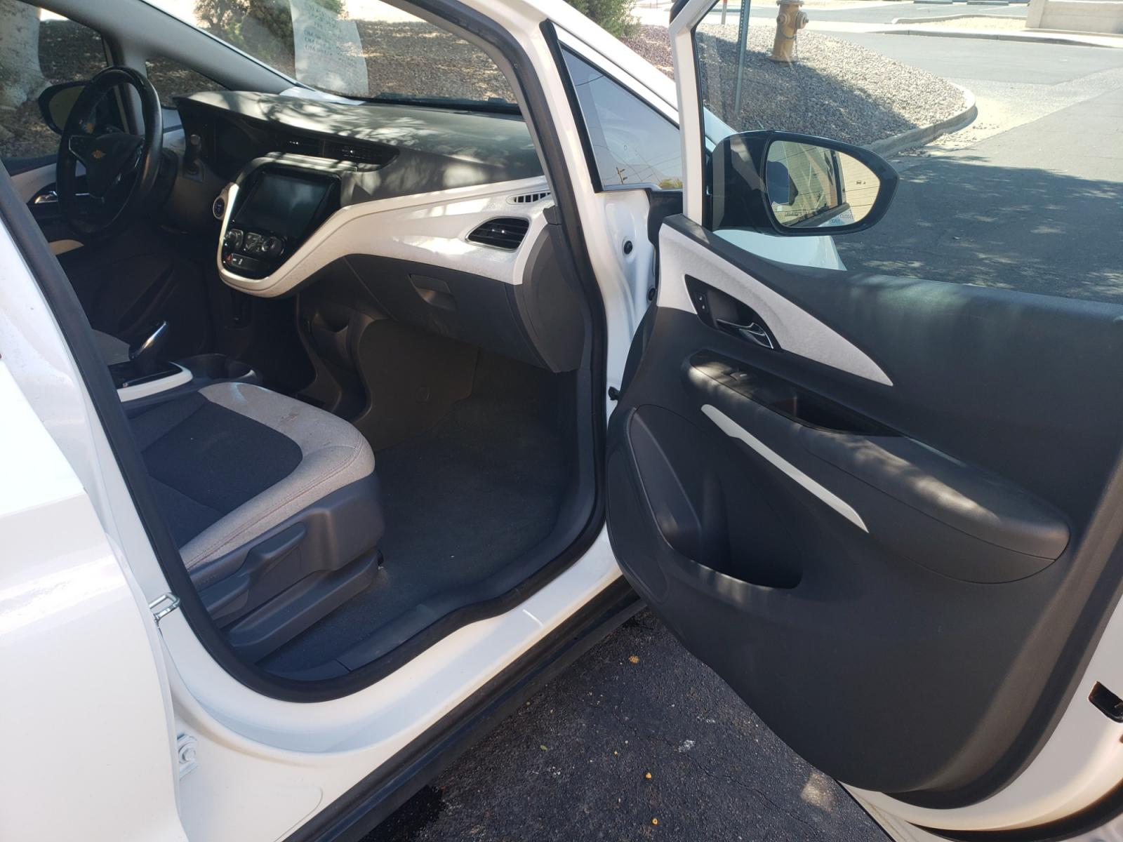 2018 WHITE /gray and black Chevrolet Bolt EV LT (1G1FW6S07J4) with an ELECTRIC engine, 1A transmission, located at 323 E Dunlap Ave., Phoenix, AZ, 85020, (602) 331-9000, 33.567677, -112.069000 - 2018 Chevrolet BolT LT,.......A Must See!! ONLY 38K MILES!!!.... No accidents, Ice cold AC. The car is gorgeous inside and out. Power windows, Power door locks, Touch screen Stereo, Phone sync, Bluetooth, Satellite compatible, Backup camera, Beautiful gray and black interior with gray cloth seats in - Photo #13