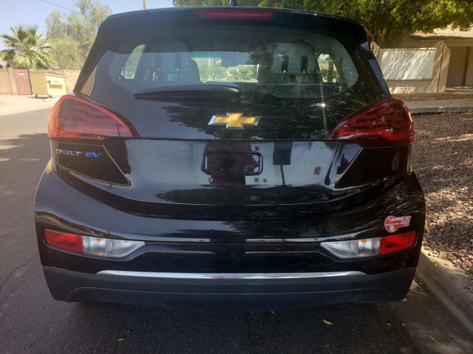 2018 /gray and black Chevrolet Bolt EV LT (1G1FW6S02J4) with an ELECTRIC engine, 1A transmission, located at 323 E Dunlap Ave., Phoenix, AZ, 85020, (602) 331-9000, 33.567677, -112.069000 - 2018 Chevrolet Bolt LT,.......A Must See!! ONLY 49K MILES!!!.... No accidents, Ice cold AC. The car is gorgeous inside and out. Power windows, Power door locks, Touch screen Stereo, Phone sync, Bluetooth, Satellite compatible, Backup camera, Beautiful gray and black interior with gray cloth seats in - Photo #7