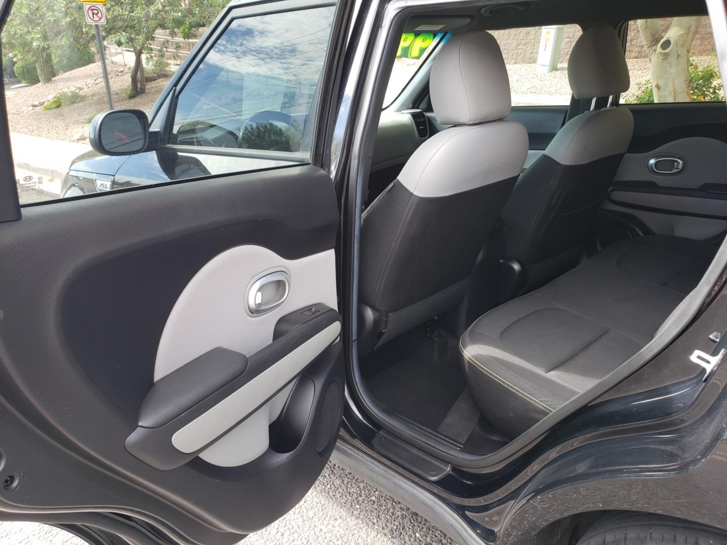 2015 /gray and black Kia Soul + (KNDJP3A57F7) with an 2.0L L4 DOHC 16V engine, 6-Speed Automatic transmission, located at 323 E Dunlap Ave., Phoenix, AZ, 85020, (602) 331-9000, 33.567677, -112.069000 - 2015 Kia Soul,.... A Must See!! No accidents. cold AC. the car is gorgeous inside and out. power windows, power door locks, interior clean black and gray with beautiful black cloth seats in near perfect condition...Stereo, Satellite compatable, Bluetooth, MP3 PLayer, Incredible gas mileage! Clean Ar - Photo#10