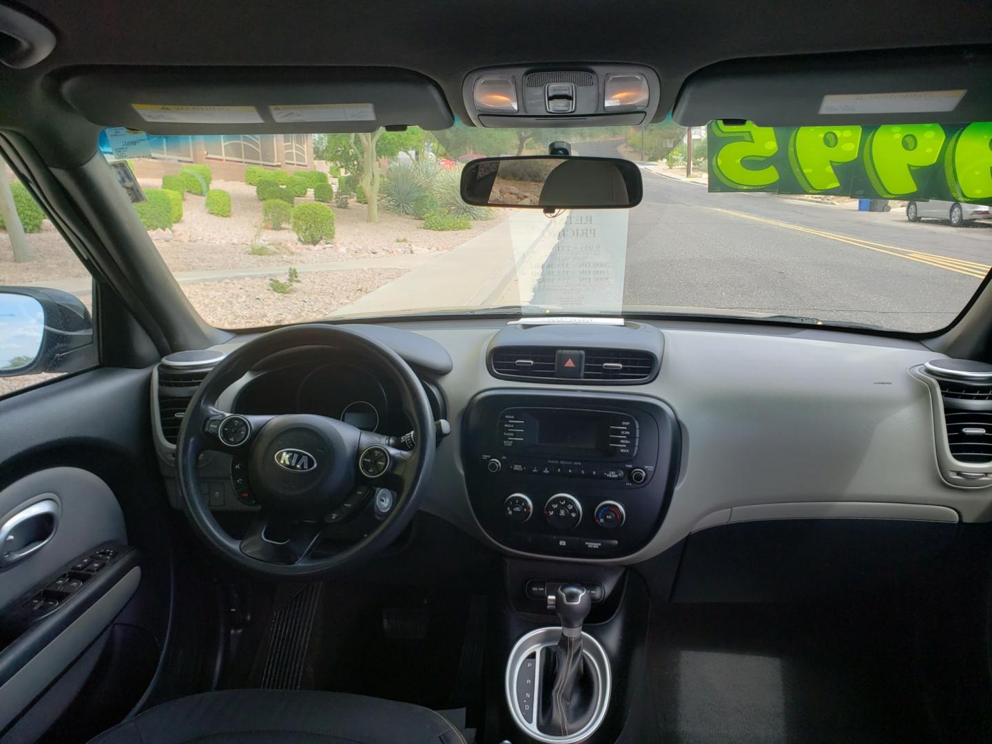 2015 /gray and black Kia Soul + (KNDJP3A57F7) with an 2.0L L4 DOHC 16V engine, 6-Speed Automatic transmission, located at 323 E Dunlap Ave., Phoenix, AZ, 85020, (602) 331-9000, 33.567677, -112.069000 - 2015 Kia Soul,.... A Must See!! No accidents. cold AC. the car is gorgeous inside and out. power windows, power door locks, interior clean black and gray with beautiful black cloth seats in near perfect condition...Stereo, Satellite compatable, Bluetooth, MP3 PLayer, Incredible gas mileage! Clean Ar - Photo#12