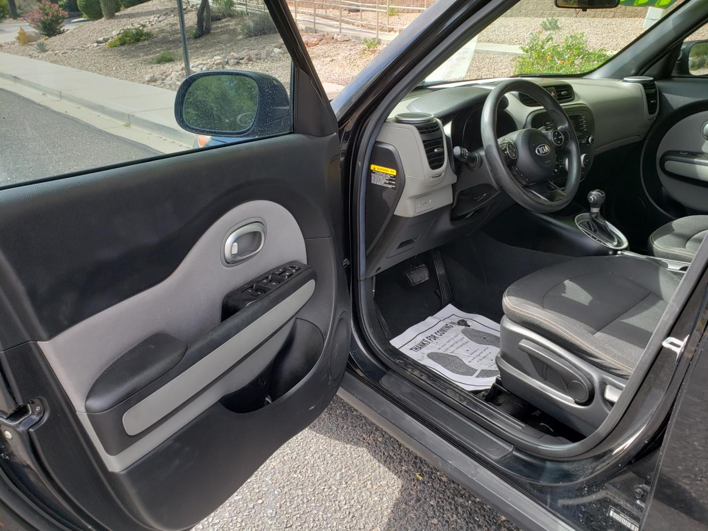 2015 /gray and black Kia Soul + (KNDJP3A57F7) with an 2.0L L4 DOHC 16V engine, 6-Speed Automatic transmission, located at 323 E Dunlap Ave., Phoenix, AZ, 85020, (602) 331-9000, 33.567677, -112.069000 - 2015 Kia Soul,.... A Must See!! No accidents. cold AC. the car is gorgeous inside and out. power windows, power door locks, interior clean black and gray with beautiful black cloth seats in near perfect condition...Stereo, Satellite compatable, Bluetooth, MP3 PLayer, Incredible gas mileage! Clean Ar - Photo#8