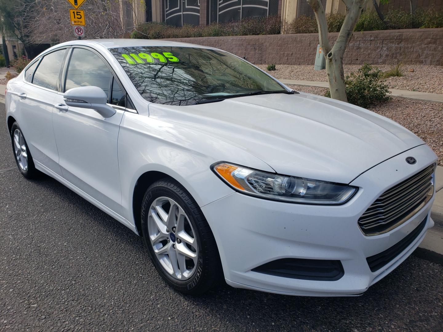 2014 WHITE /tan Ford Fusion SE (3FA6P0H74ER) with an 2.5L L4 DOHC 16V engine, 6-Speed Automatic transmission, located at 323 E Dunlap Ave., Phoenix, AZ, 85020, (602) 331-9000, 33.567677, -112.069000 - 2014 Ford Fusion SE,........EXCELLENT condition, A Real Must See!!.... No accidents, Power everything, Stereo/cd player, Phone sync, Bluetooth, Satellite compatible, Ice cold ac, Clean Tan and Black interior with Tan cloth seats in near perfect condition, power windows, power door locks, clean Arizo - Photo#2