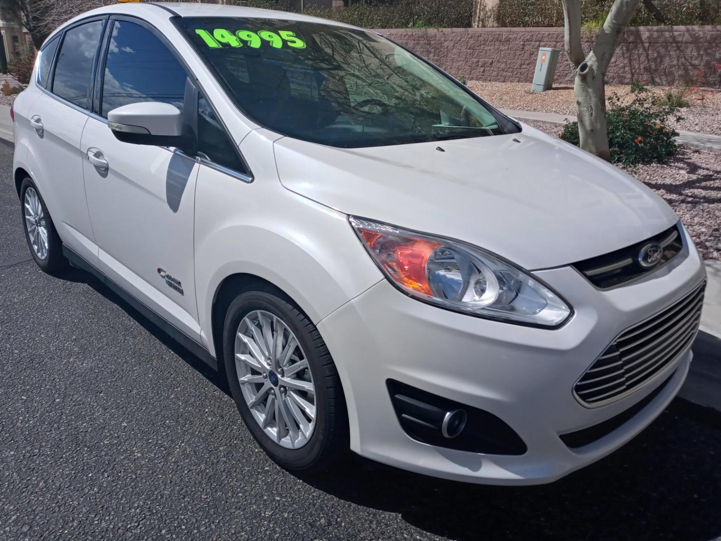 2015 WHITE /Gray and Cream Ford C-Max Energi SEL (1FADP5CU9FL) with an 2.0L L4 DOHC 16V HYBRID engine, Continuously Variable Transmission transmission, located at 323 E Dunlap Ave., Phoenix, AZ, 85020, (602) 331-9000, 33.567677, -112.069000 - 2015 Ford C-Max, ........A Must See!! No accidents, Ice cold AC. The car is gorgeous inside and out. Power windows, Power door locks, Touch screen Stereo/Cd player, Phone sync, Bluetooth, Satellite compatible, Navigation, Backup camera, Beautiful gray and black interior with gray Leather seats, Gorg - Photo#2