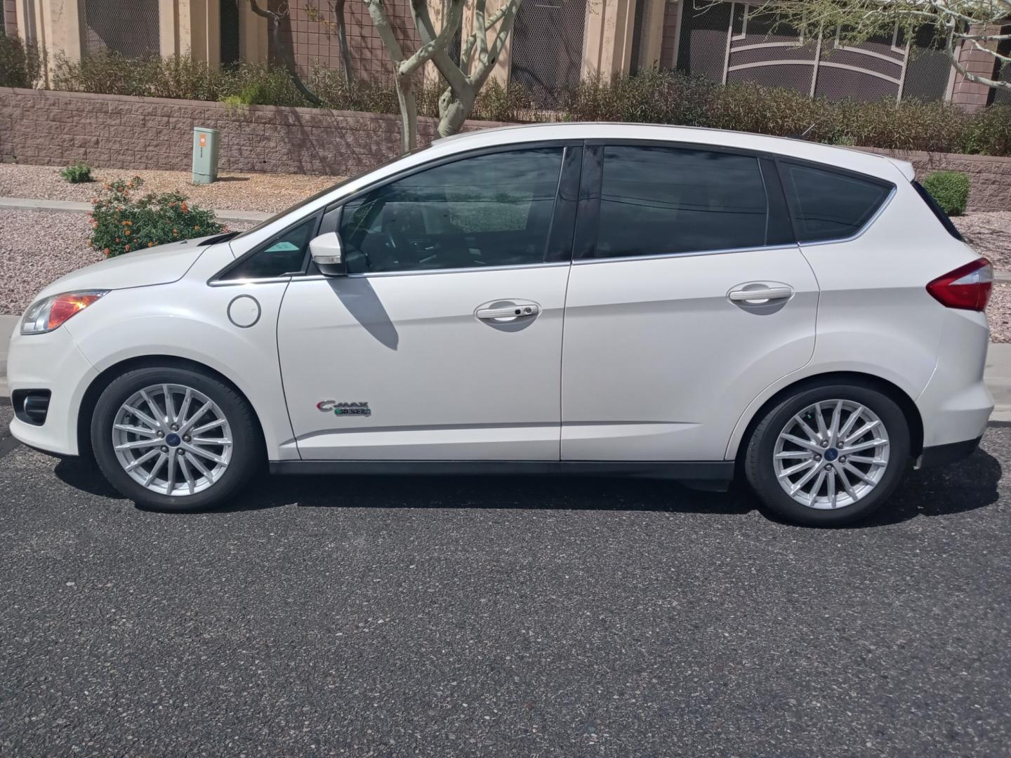 2015 WHITE /Gray and Cream Ford C-Max Energi SEL (1FADP5CU9FL) with an 2.0L L4 DOHC 16V HYBRID engine, Continuously Variable Transmission transmission, located at 323 E Dunlap Ave., Phoenix, AZ, 85020, (602) 331-9000, 33.567677, -112.069000 - 2015 Ford C-Max, ........A Must See!! No accidents, Ice cold AC. The car is gorgeous inside and out. Power windows, Power door locks, Touch screen Stereo/Cd player, Phone sync, Bluetooth, Satellite compatible, Navigation, Backup camera, Beautiful gray and black interior with gray Leather seats, Gorg - Photo#6