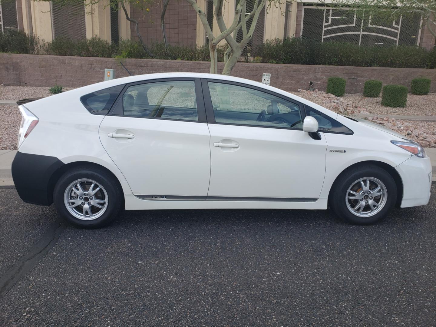 2010 WHITE /Tan and black Toyota Prius Prius II (JTDKN3DU8A0) with an 1.8L L4 DOHC 16V engine, Continuously Variable Transmisson transmission, located at 323 E Dunlap Ave., Phoenix, AZ, 85020, (602) 331-9000, 33.567677, -112.069000 - 2010 Toyota Prius,....... EXCELLENT condition, A Real Must See!!.... No accidents, Power everything, Ice cold ac, Stereo/CD player, Clean black and tan interior with tan cloth seats in near perfect condition, power windows, power door locks, clean Arizona title, Runs and Drives Excellent. passed emi - Photo#4