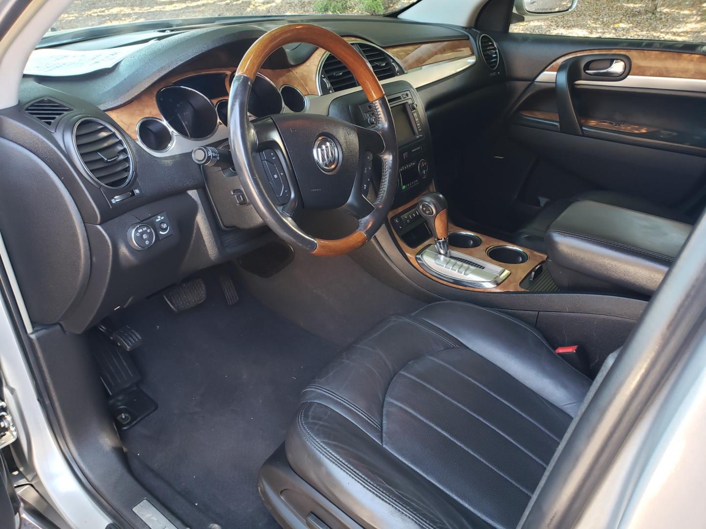 2010 /gray and black Buick Enclave CXL 2XL AWD (5GALVCED4AJ) with an 3.6L V6 DOHC 24V engine, 6-Speed Automatic Overdrive transmission, located at 323 E Dunlap Ave., Phoenix, AZ, 85020, (602) 331-9000, 33.567677, -112.069000 - 2010 Buick Enclave CXL,.......EXCELLENT condition, ONLY 123K MILES!!.... Ice Cold A/C, Black and gray interior with black leather seats in near perfect condition, 3RD row seating, Rear AC, New Tires, New brakes, Tune up, Touch screen Stereo/CD Player, Bluetooth, Phone sync, Backuup camera, Navigatio - Photo#9