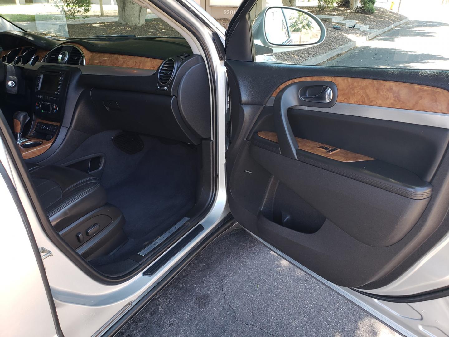 2010 /gray and black Buick Enclave CXL 2XL AWD (5GALVCED4AJ) with an 3.6L V6 DOHC 24V engine, 6-Speed Automatic Overdrive transmission, located at 323 E Dunlap Ave., Phoenix, AZ, 85020, (602) 331-9000, 33.567677, -112.069000 - 2010 Buick Enclave CXL,.......EXCELLENT condition, ONLY 123K MILES!!.... Ice Cold A/C, Black and gray interior with black leather seats in near perfect condition, 3RD row seating, Rear AC, New Tires, New brakes, Tune up, Touch screen Stereo/CD Player, Bluetooth, Phone sync, Backuup camera, Navigatio - Photo#14