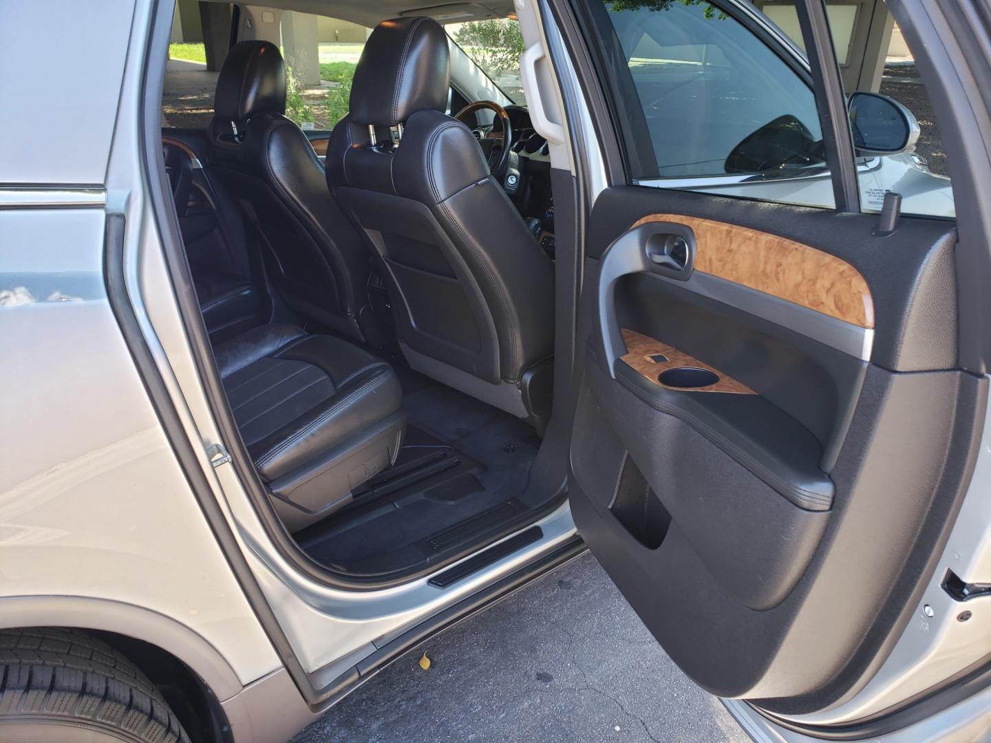 2010 /gray and black Buick Enclave CXL 2XL AWD (5GALVCED4AJ) with an 3.6L V6 DOHC 24V engine, 6-Speed Automatic Overdrive transmission, located at 323 E Dunlap Ave., Phoenix, AZ, 85020, (602) 331-9000, 33.567677, -112.069000 - 2010 Buick Enclave CXL,.......EXCELLENT condition, ONLY 123K MILES!!.... Ice Cold A/C, Black and gray interior with black leather seats in near perfect condition, 3RD row seating, Rear AC, New Tires, New brakes, Tune up, Touch screen Stereo/CD Player, Bluetooth, Phone sync, Backuup camera, Navigatio - Photo#16