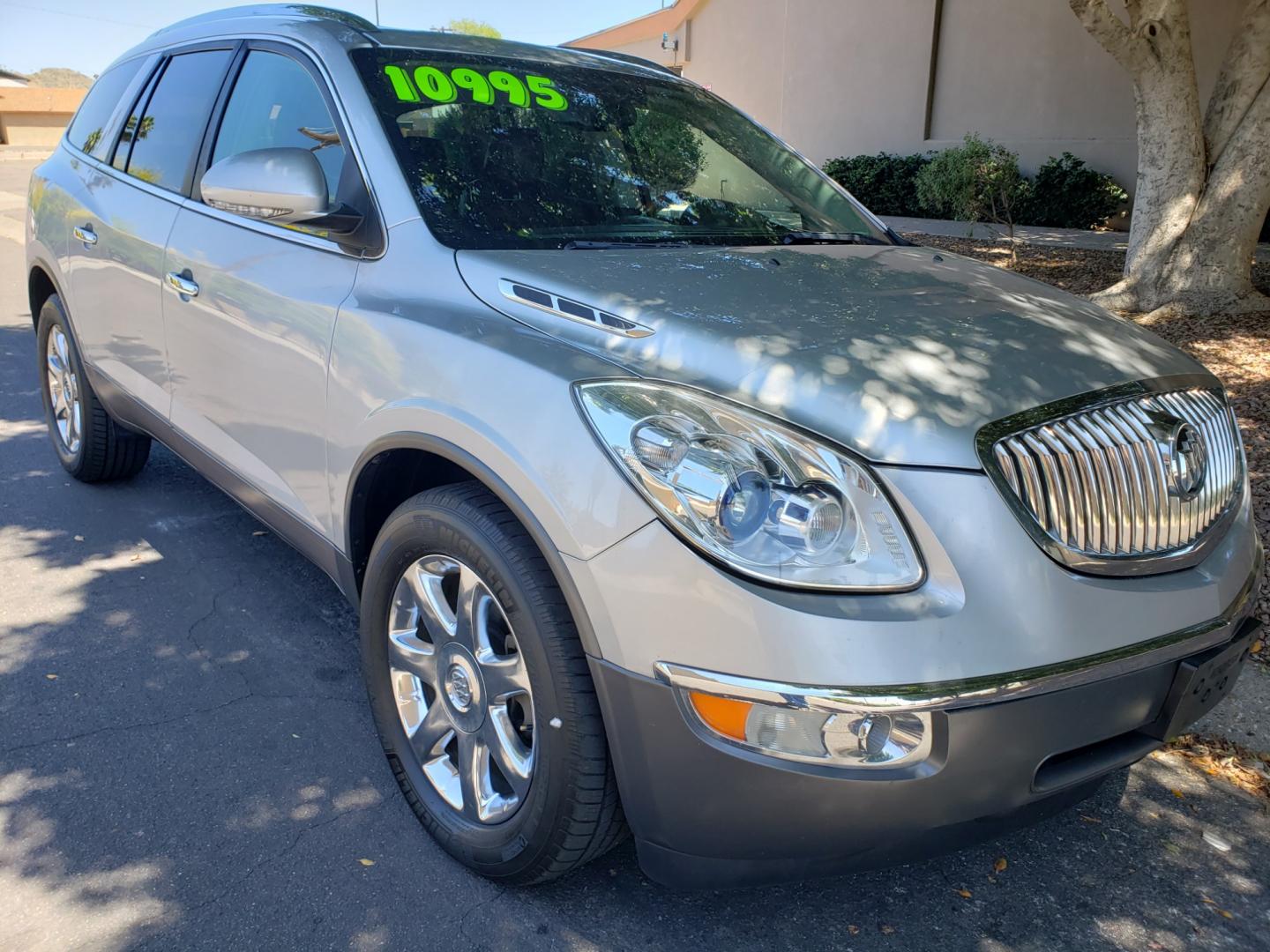 2010 /gray and black Buick Enclave CXL 2XL AWD (5GALVCED4AJ) with an 3.6L V6 DOHC 24V engine, 6-Speed Automatic Overdrive transmission, located at 323 E Dunlap Ave., Phoenix, AZ, 85020, (602) 331-9000, 33.567677, -112.069000 - 2010 Buick Enclave CXL,.......EXCELLENT condition, ONLY 123K MILES!!.... Ice Cold A/C, Black and gray interior with black leather seats in near perfect condition, 3RD row seating, Rear AC, New Tires, New brakes, Tune up, Touch screen Stereo/CD Player, Bluetooth, Phone sync, Backuup camera, Navigatio - Photo#2