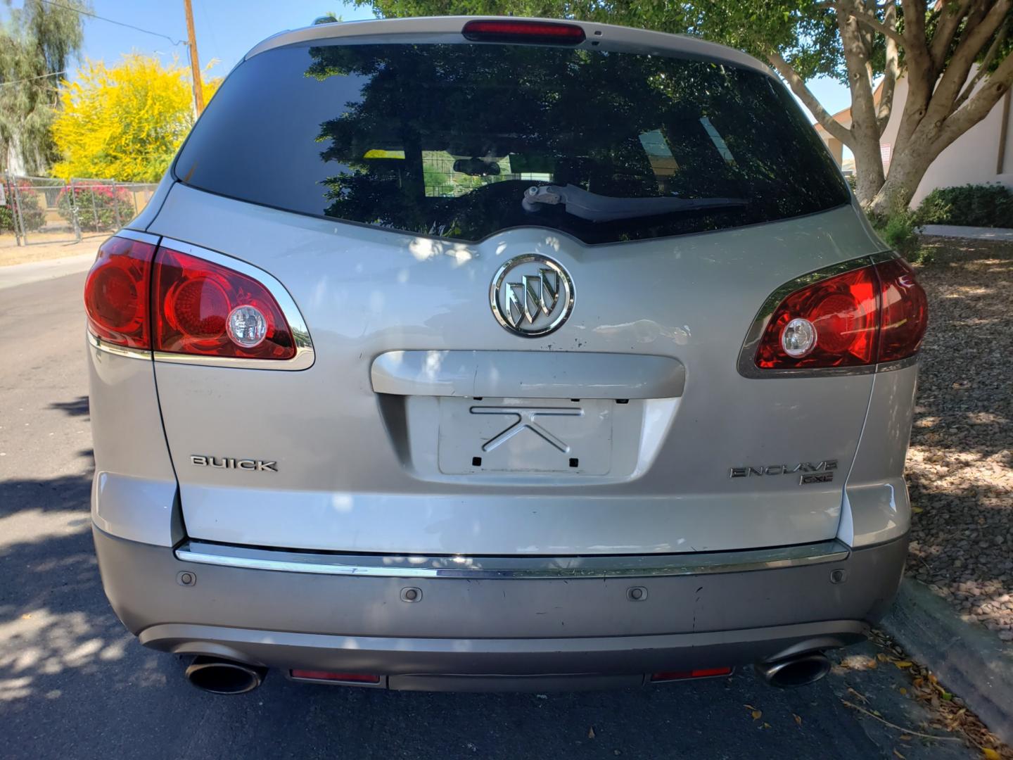 2010 /gray and black Buick Enclave CXL 2XL AWD (5GALVCED4AJ) with an 3.6L V6 DOHC 24V engine, 6-Speed Automatic Overdrive transmission, located at 323 E Dunlap Ave., Phoenix, AZ, 85020, (602) 331-9000, 33.567677, -112.069000 - 2010 Buick Enclave CXL,.......EXCELLENT condition, ONLY 123K MILES!!.... Ice Cold A/C, Black and gray interior with black leather seats in near perfect condition, 3RD row seating, Rear AC, New Tires, New brakes, Tune up, Touch screen Stereo/CD Player, Bluetooth, Phone sync, Backuup camera, Navigatio - Photo#7