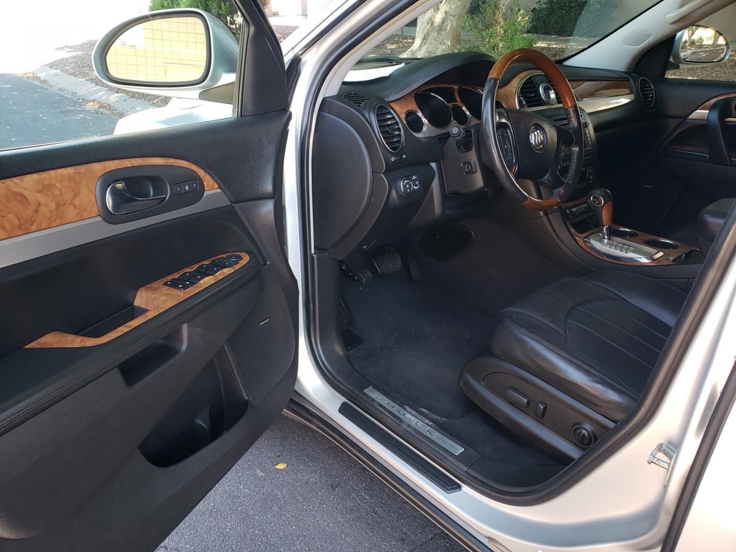 2010 /gray and black Buick Enclave CXL 2XL AWD (5GALVCED4AJ) with an 3.6L V6 DOHC 24V engine, 6-Speed Automatic Overdrive transmission, located at 323 E Dunlap Ave., Phoenix, AZ, 85020, (602) 331-9000, 33.567677, -112.069000 - 2010 Buick Enclave CXL,.......EXCELLENT condition, ONLY 123K MILES!!.... Ice Cold A/C, Black and gray interior with black leather seats in near perfect condition, 3RD row seating, Rear AC, New Tires, New brakes, Tune up, Touch screen Stereo/CD Player, Bluetooth, Phone sync, Backuup camera, Navigatio - Photo#8