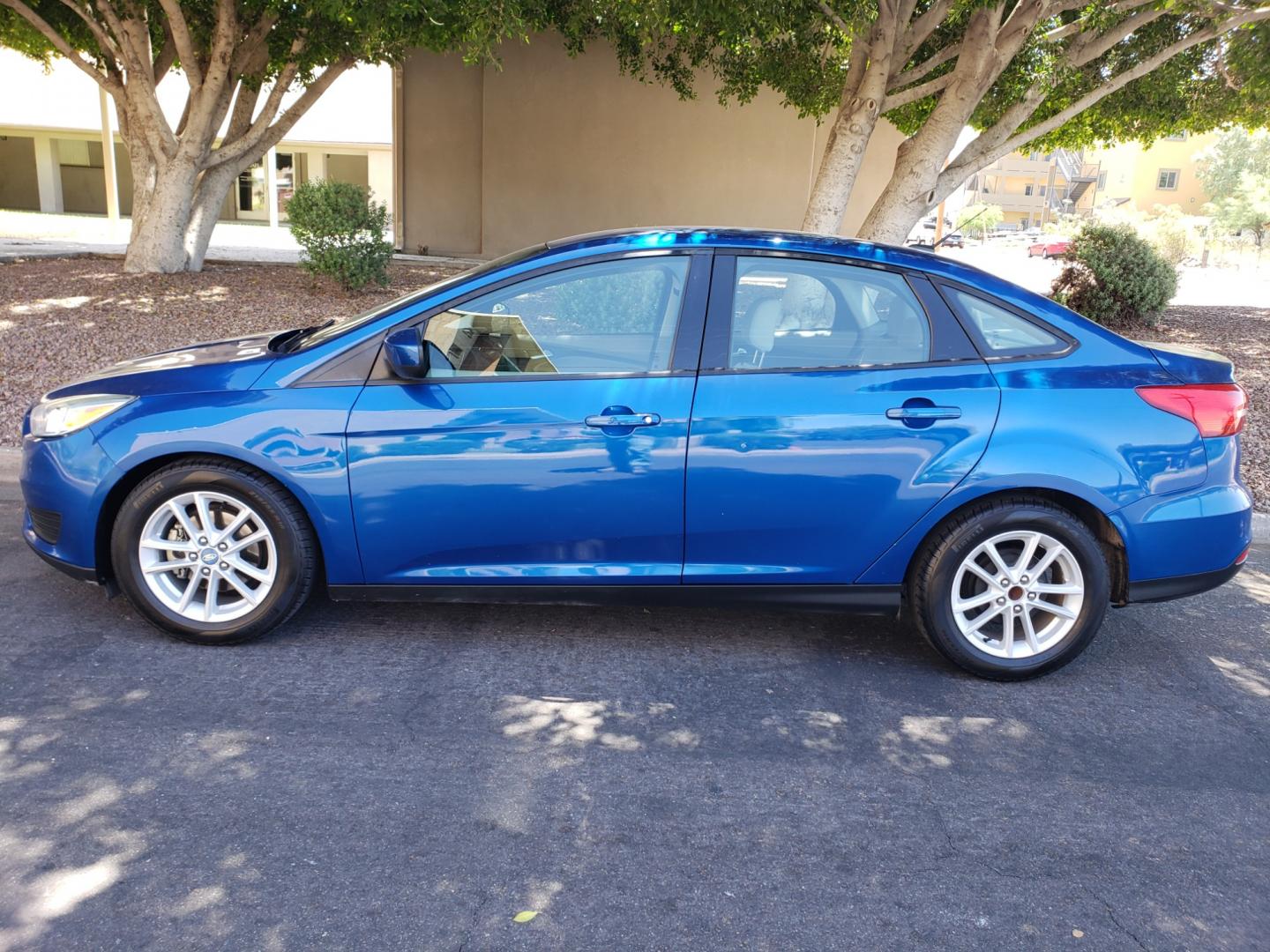 2018 /Tan and black Ford Focus SE Sedan (1FADP3F25JL) with an 2.0L L4 DOHC 16V engine, located at 323 E Dunlap Ave., Phoenix, AZ, 85020, (602) 331-9000, 33.567677, -112.069000 - Photo#6