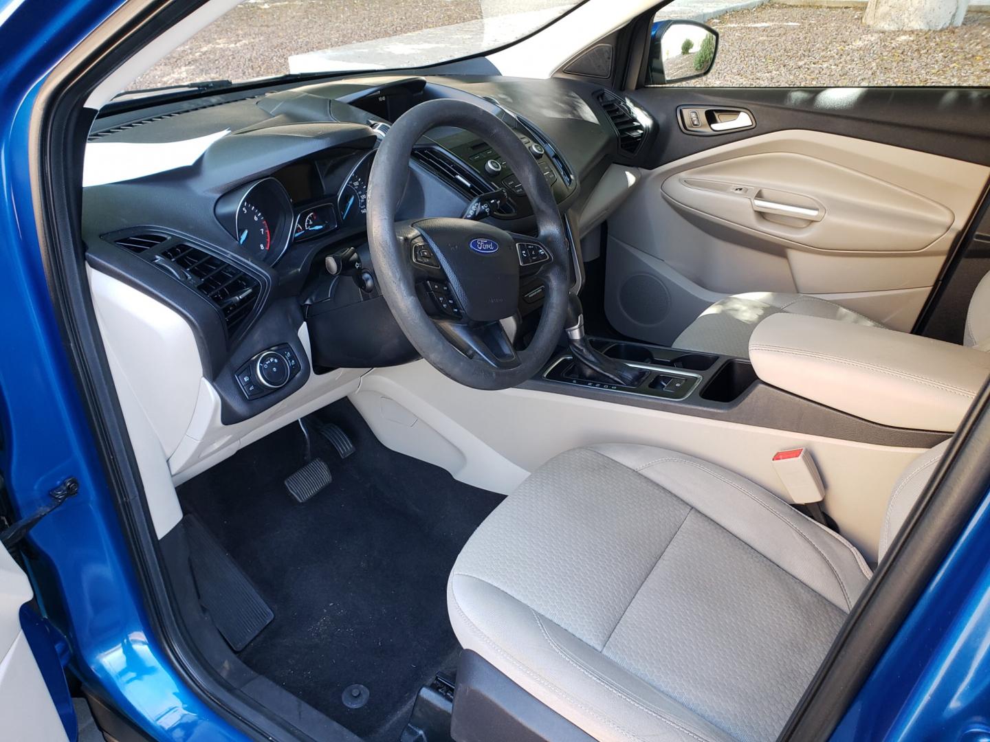 2017 /Tan and black Ford Escape SE FWD ( 1FMCU0GD4H) with an 1.5L L4 DOHC 16V engine, 6A transmission, located at 323 E Dunlap Ave., Phoenix, AZ, 85020, (602) 331-9000, 33.567677, -112.069000 - 2017 Ford Escape SE,.......EXCELLENT condition, ONLY 125K MILES!!.... Ice Cold A/C, Black and tan interior with tan cloth seats in near perfect condition, New Tires, New brakes, Tune up, Stereo/CD Player, Bluetooth, Phone sync, Backuup camera, Satellite compatible, This suv is gorgeous inside and ou - Photo#9