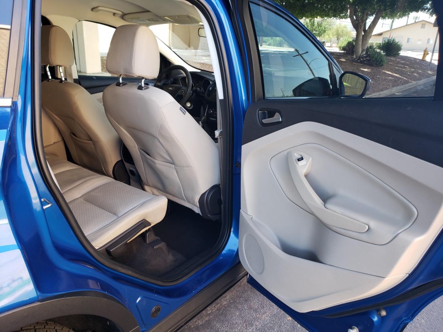 2017 /Tan and black Ford Escape SE FWD ( 1FMCU0GD4H) with an 1.5L L4 DOHC 16V engine, 6A transmission, located at 323 E Dunlap Ave., Phoenix, AZ, 85020, (602) 331-9000, 33.567677, -112.069000 - 2017 Ford Escape SE,.......EXCELLENT condition, ONLY 125K MILES!!.... Ice Cold A/C, Black and tan interior with tan cloth seats in near perfect condition, New Tires, New brakes, Tune up, Stereo/CD Player, Bluetooth, Phone sync, Backuup camera, Satellite compatible, This suv is gorgeous inside and ou - Photo#15