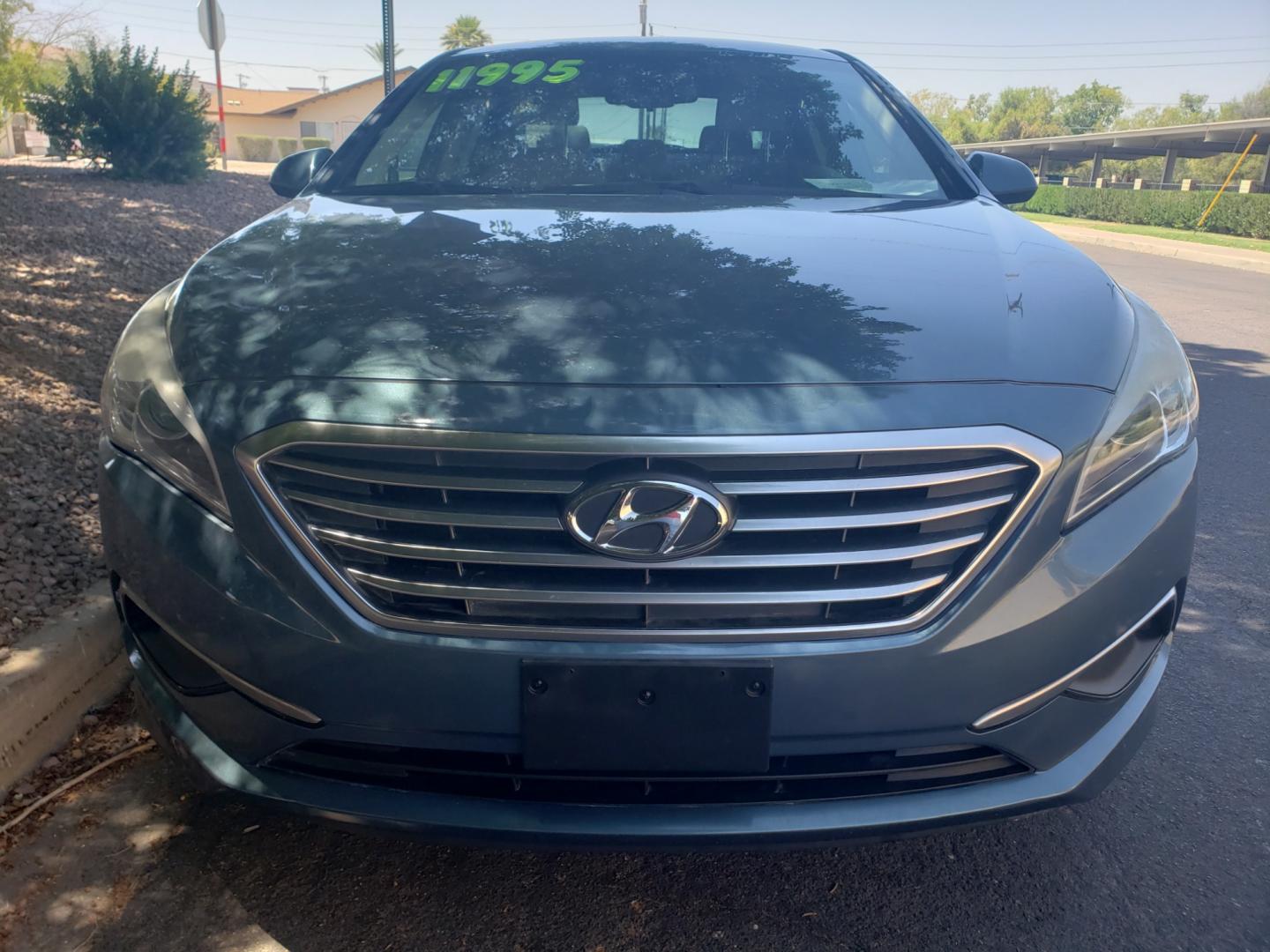 2016 /Tan and black Hyundai Sonata SE (5NPE24AF0GH) with an 2.4L L4 DOHC 16V engine, 7A transmission, located at 323 E Dunlap Ave., Phoenix, AZ, 85020, (602) 331-9000, 33.567677, -112.069000 - 2016 Hyundai Sonata SE,.....A Must See!! No accidents, ONLY 113K MILES..... Ice cold AC. The car is gorgeous inside and out. Power windows, Power door locks, Touch screen Stereo/Cd player, Phone sync, Bluetooth, Satellite compatible, Backup camera, Beautiful tan and black interior with tan cloth sea - Photo#1