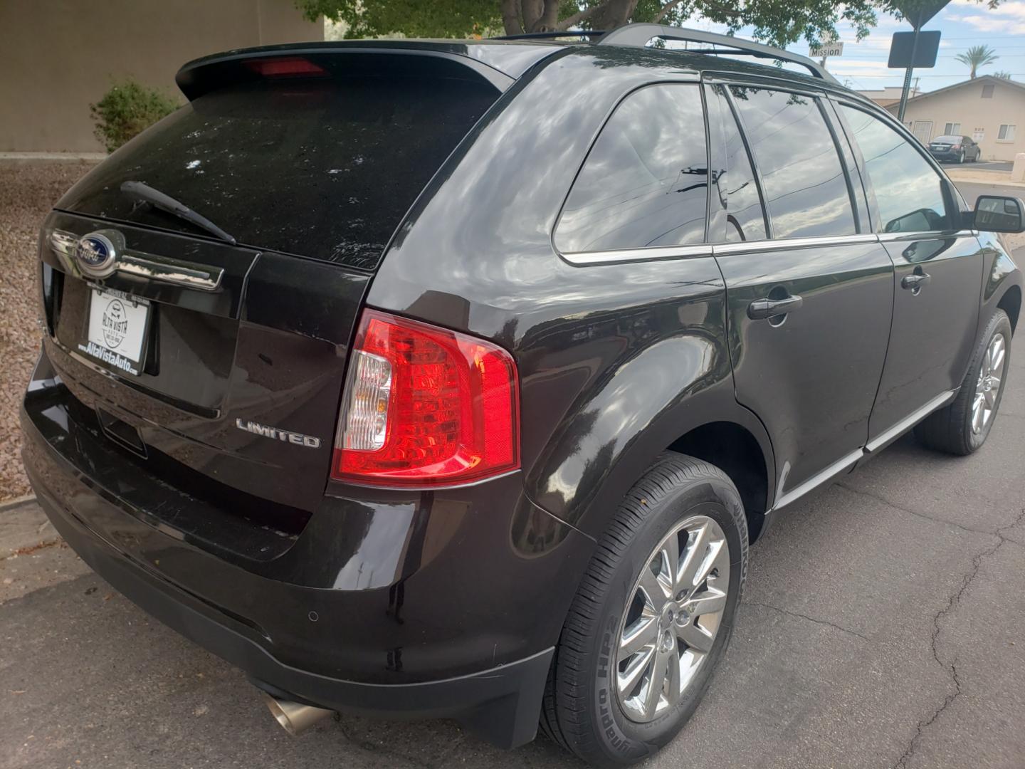 2013 /gray and black Ford Edge Limited FWD (2FMDK3KC9DB) with an 3.5L V6 DOHC 24V engine, 6-Speed Automatic transmission, located at 323 E Dunlap Ave., Phoenix, AZ, 85020, (602) 331-9000, 33.567677, -112.069000 - Photo#3