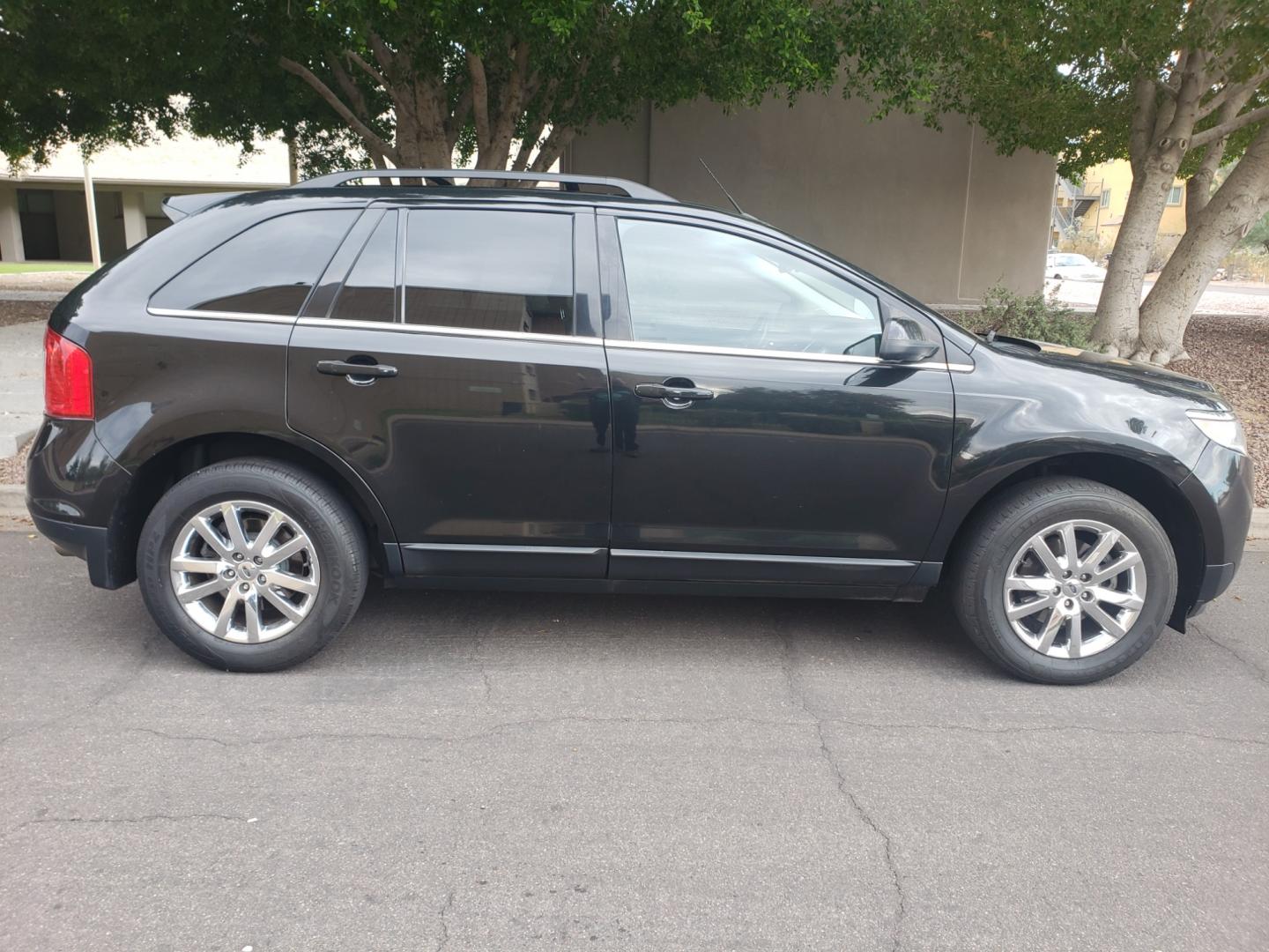 2013 /gray and black Ford Edge Limited FWD (2FMDK3KC9DB) with an 3.5L V6 DOHC 24V engine, 6-Speed Automatic transmission, located at 323 E Dunlap Ave., Phoenix, AZ, 85020, (602) 331-9000, 33.567677, -112.069000 - Photo#4