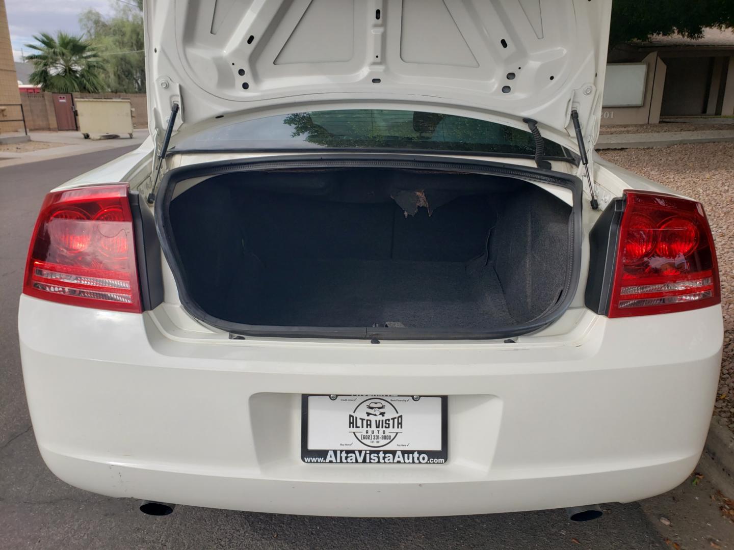 2008 WHITE /gray Dodge Charger R/T (2B3LA53H98H) with an 5.7L V8 OHV 16V engine, 5-Speed Automatic Overdrive transmission, located at 323 E Dunlap Ave., Phoenix, AZ, 85020, (602) 331-9000, 33.567677, -112.069000 - 2008 Dodge Charger R/T,.....A Must See!! No accidents, Ice cold AC. The car is gorgeous inside and out. Power windows, Power door locks, Gorgeous tinted sunroof, Touch screen Stereo/CD Player, Phone sync, Bluetooth, Satellite compatible, Navigation, Beautiful gray interior with gray leather seats in - Photo#14