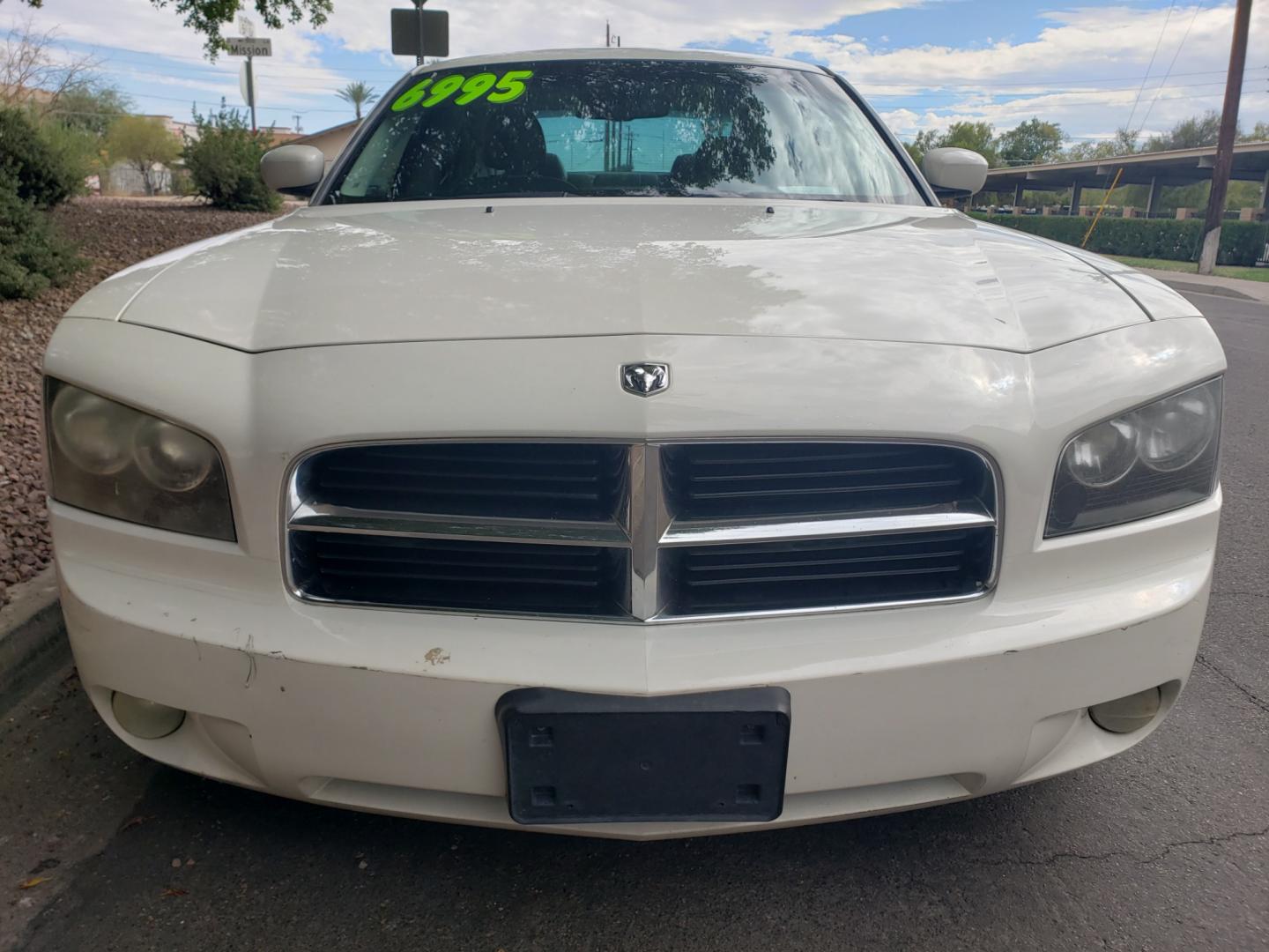 2008 WHITE /gray Dodge Charger R/T (2B3LA53H98H) with an 5.7L V8 OHV 16V engine, 5-Speed Automatic Overdrive transmission, located at 323 E Dunlap Ave., Phoenix, AZ, 85020, (602) 331-9000, 33.567677, -112.069000 - 2008 Dodge Charger R/T,.....A Must See!! No accidents, Ice cold AC. The car is gorgeous inside and out. Power windows, Power door locks, Gorgeous tinted sunroof, Touch screen Stereo/CD Player, Phone sync, Bluetooth, Satellite compatible, Navigation, Beautiful gray interior with gray leather seats in - Photo#1