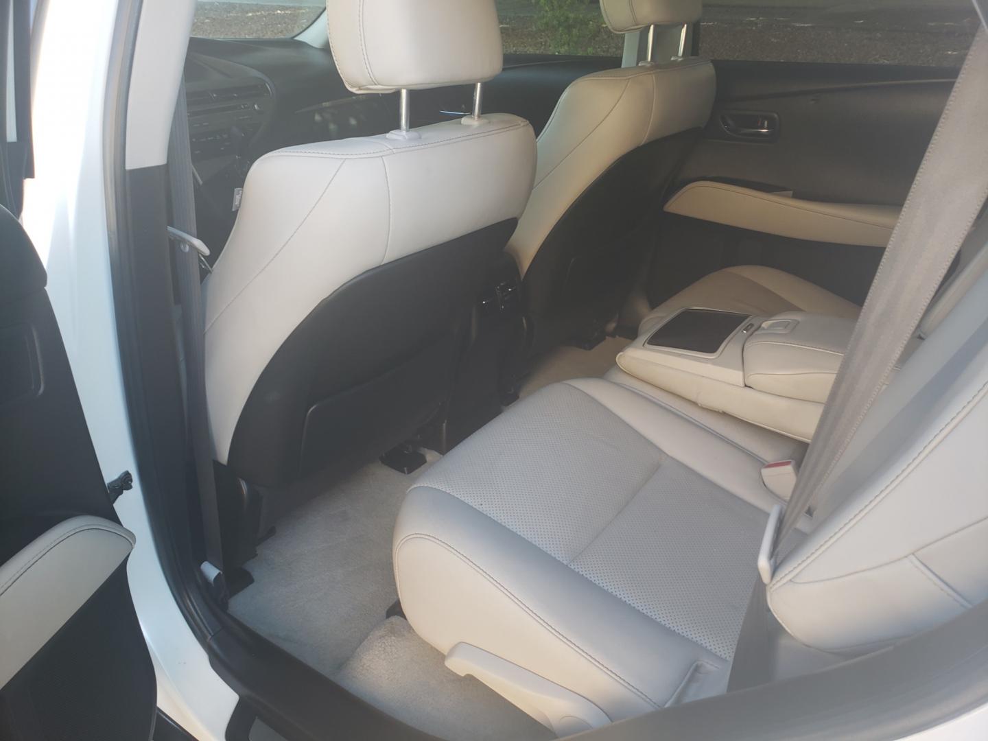 2013 WHITE /gray and black Lexus RX 350 FWD (2T2ZK1BA5DC) with an 3.5L V6 DOHC 24V engine, 5-Speed Automatic transmission, located at 323 E Dunlap Ave., Phoenix, AZ, 85020, (602) 331-9000, 33.567677, -112.069000 - Photo#11