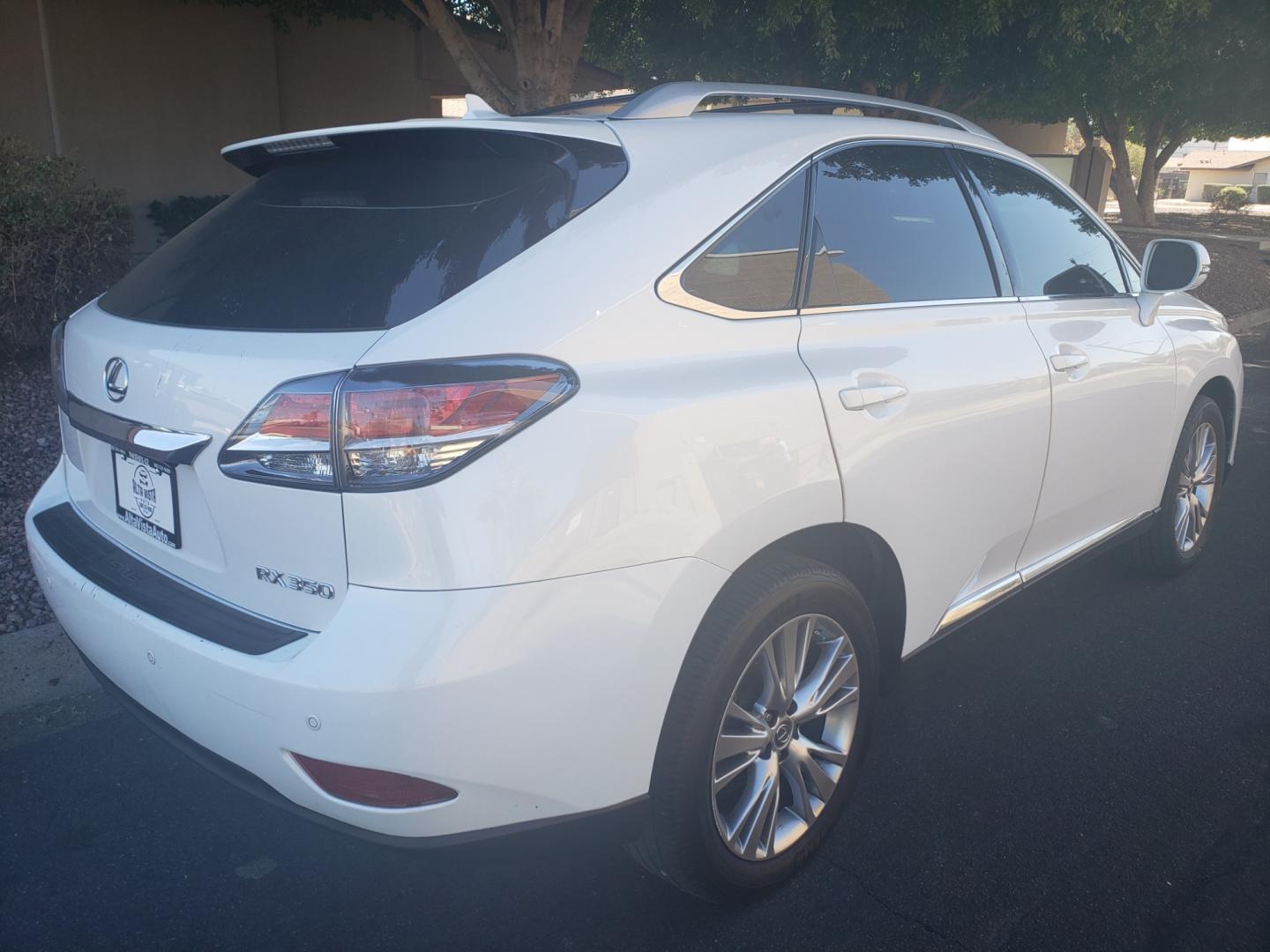 2013 WHITE /gray and black Lexus RX 350 FWD (2T2ZK1BA5DC) with an 3.5L V6 DOHC 24V engine, 5-Speed Automatic transmission, located at 323 E Dunlap Ave., Phoenix, AZ, 85020, (602) 331-9000, 33.567677, -112.069000 - Photo#3