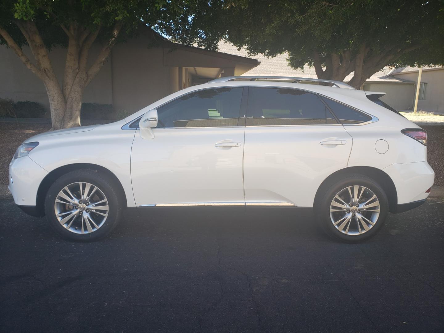 2013 WHITE /gray and black Lexus RX 350 FWD (2T2ZK1BA5DC) with an 3.5L V6 DOHC 24V engine, 5-Speed Automatic transmission, located at 323 E Dunlap Ave., Phoenix, AZ, 85020, (602) 331-9000, 33.567677, -112.069000 - Photo#6