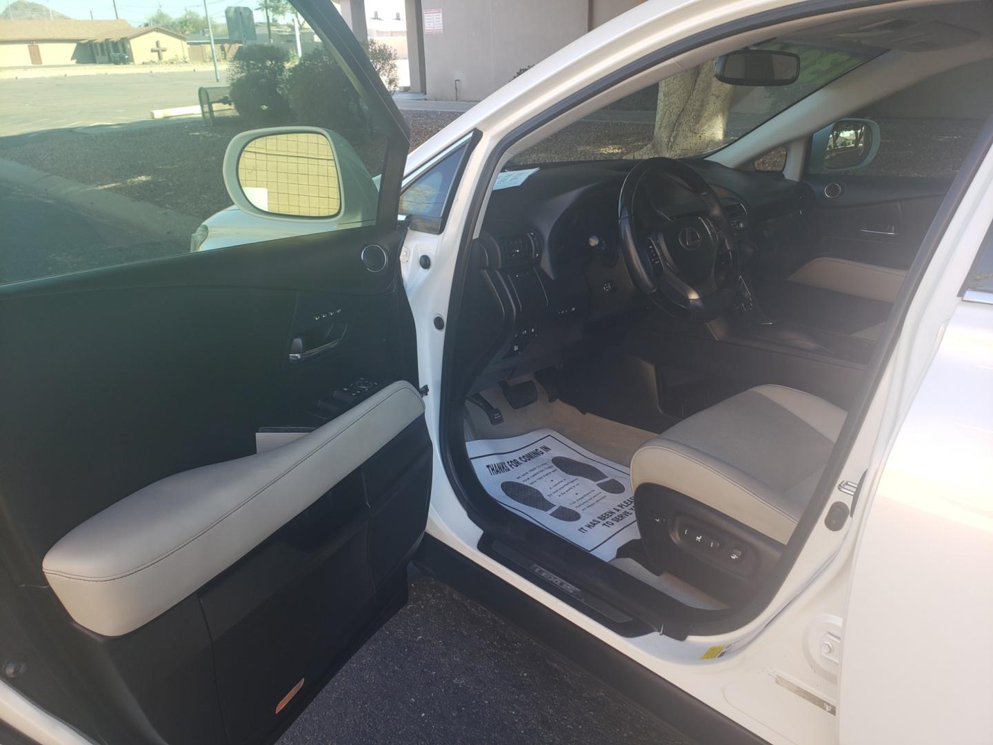 2013 WHITE /gray and black Lexus RX 350 FWD (2T2ZK1BA5DC) with an 3.5L V6 DOHC 24V engine, 5-Speed Automatic transmission, located at 323 E Dunlap Ave., Phoenix, AZ, 85020, (602) 331-9000, 33.567677, -112.069000 - Photo#8