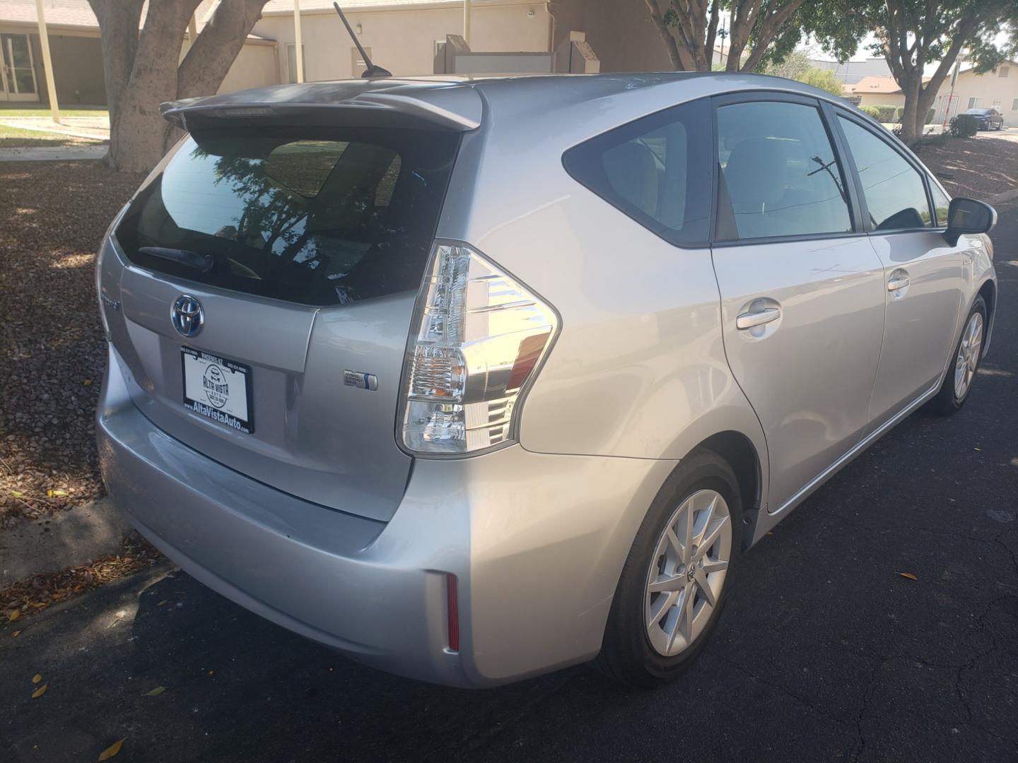 2012 /gray and lite gray Toyota Prius five (JTDZN3EU5C3) with an 1.8L L4 DOHC 16V engine, 4-Speed Automatic transmission, located at 323 E Dunlap Ave., Phoenix, AZ, 85020, (602) 331-9000, 33.567677, -112.069000 - 2012 Toyota Prius v,....... EXCELLENT condition, A Real Must See!!.... No accidents, Power everything, Ice cold ac, Stereo/CD player, bluetooth, phone sync, Clean lite gray and gray interior with gray cloth seats in near perfect condition, power windows, power door locks, clean Arizona title, Runs a - Photo#3