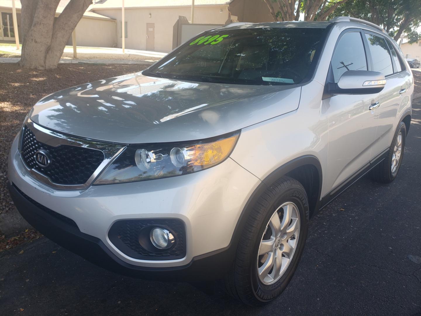 2012 /gray and black Kia Sorento lx (5XYKT3A61CG) with an 2.4L L4 DOHC 16V engine, 6-Speed Automatic transmission, located at 323 E Dunlap Ave., Phoenix, AZ, 85020, (602) 331-9000, 33.567677, -112.069000 - 2012 Kia Sorento LX,.... EXCELLENT condition, A MUST SEE!!...... Cold A/C, Stereo/CD, Satellite compatible, Bluetooth, Phone Sync, Clean Gray and Black Interior with gray cloth seats in near perfect condition, New brakes, Tune up, No accidents. The SUV is gorgeous inside and out. Incredible gas mile - Photo#0