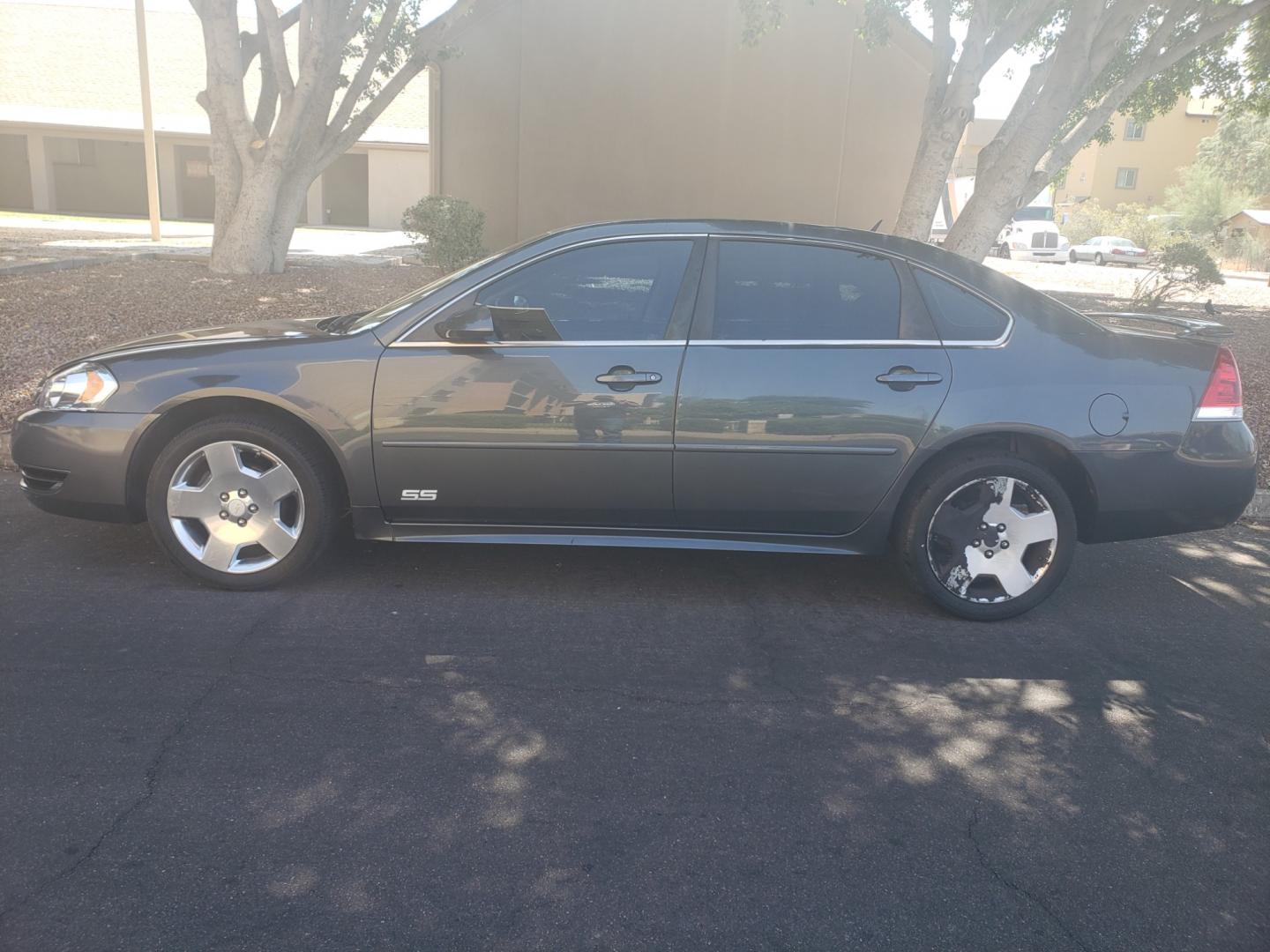 2010 /gray and black Chevrolet Impala lt (2G1WB5EK7A1) with an 3.5L V6 DOHC 24V engine, 4-Speed Automatic transmission, located at 323 E Dunlap Ave., Phoenix, AZ, 85020, (602) 331-9000, 33.567677, -112.069000 - 2010 Chevrolet Impala LT,....... EXCELLENT condition,....ONLY 104K MILES....... A Real Must See!!.... No accidents, Power everything, Ice cold ac, Clean Gray and Black interior with Black leather seats in near perfect condition, power windows, power door locks, Stereo/CD Player, blue tooth, phone sy - Photo#6