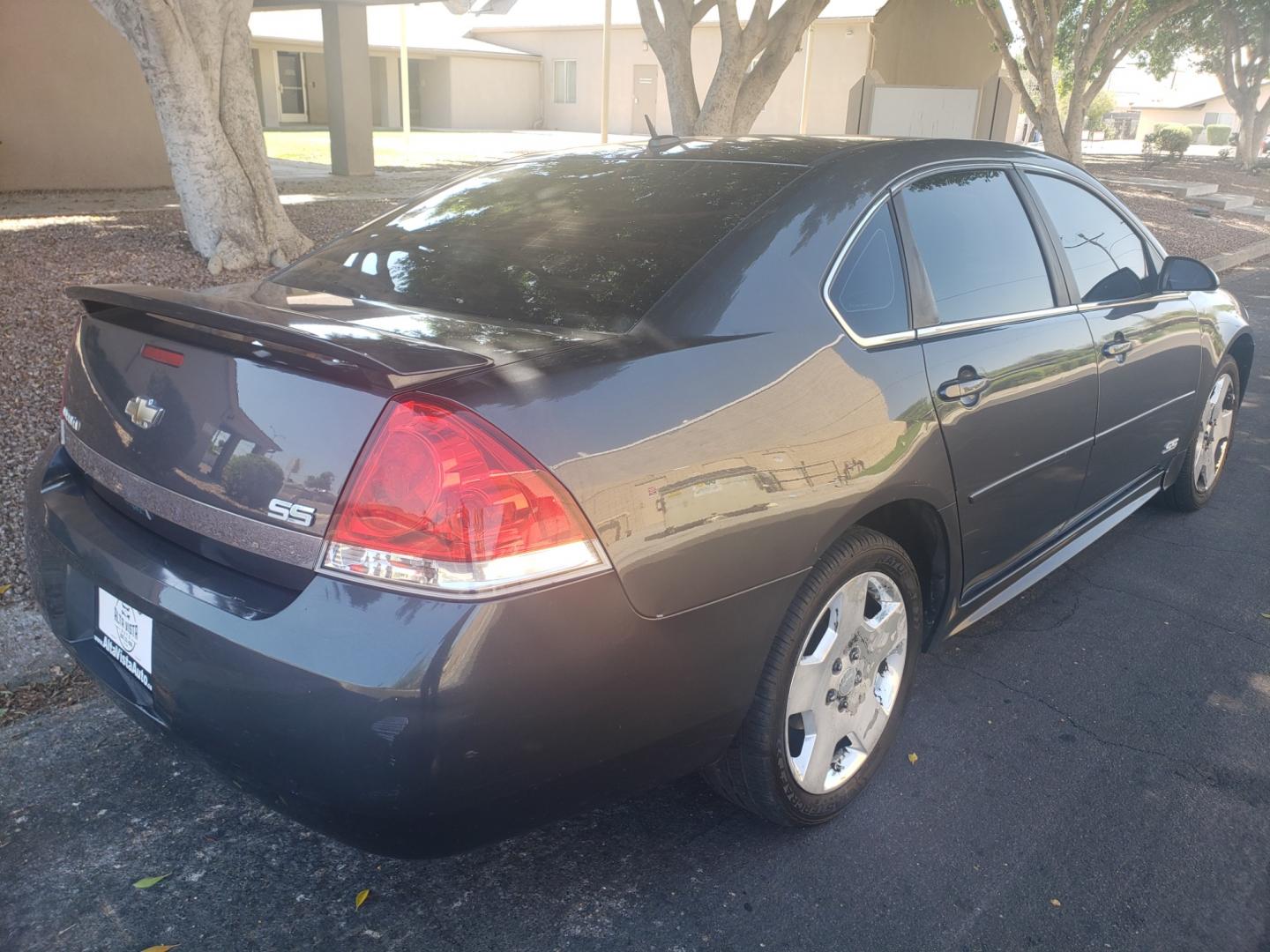 2010 /gray and black Chevrolet Impala lt (2G1WB5EK7A1) with an 3.5L V6 DOHC 24V engine, 4-Speed Automatic transmission, located at 323 E Dunlap Ave., Phoenix, AZ, 85020, (602) 331-9000, 33.567677, -112.069000 - Photo#3