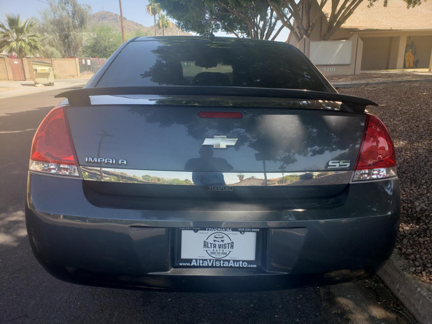 2010 /gray and black Chevrolet Impala lt (2G1WB5EK7A1) with an 3.5L V6 DOHC 24V engine, 4-Speed Automatic transmission, located at 323 E Dunlap Ave., Phoenix, AZ, 85020, (602) 331-9000, 33.567677, -112.069000 - 2010 Chevrolet Impala LT,....... EXCELLENT condition,....ONLY 104K MILES....... A Real Must See!!.... No accidents, Power everything, Ice cold ac, Clean Gray and Black interior with Black leather seats in near perfect condition, power windows, power door locks, Stereo/CD Player, blue tooth, phone sy - Photo#7