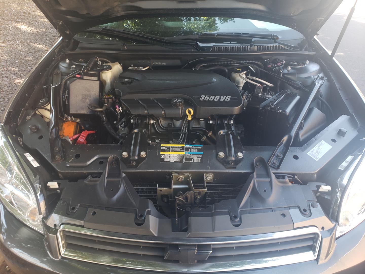 2010 /gray and black Chevrolet Impala lt (2G1WB5EK7A1) with an 3.5L V6 DOHC 24V engine, 4-Speed Automatic transmission, located at 323 E Dunlap Ave., Phoenix, AZ, 85020, (602) 331-9000, 33.567677, -112.069000 - 2010 Chevrolet Impala LT,....... EXCELLENT condition,....ONLY 104K MILES....... A Real Must See!!.... No accidents, Power everything, Ice cold ac, Clean Gray and Black interior with Black leather seats in near perfect condition, power windows, power door locks, Stereo/CD Player, blue tooth, phone sy - Photo#17