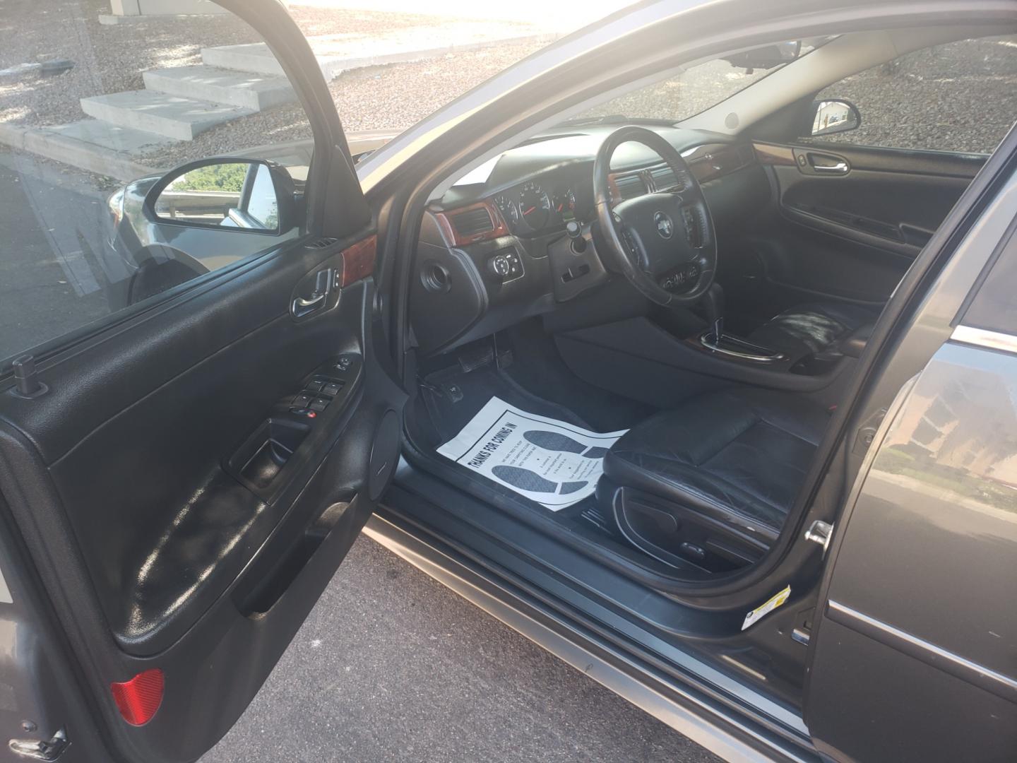 2010 /gray and black Chevrolet Impala lt (2G1WB5EK7A1) with an 3.5L V6 DOHC 24V engine, 4-Speed Automatic transmission, located at 323 E Dunlap Ave., Phoenix, AZ, 85020, (602) 331-9000, 33.567677, -112.069000 - Photo#8