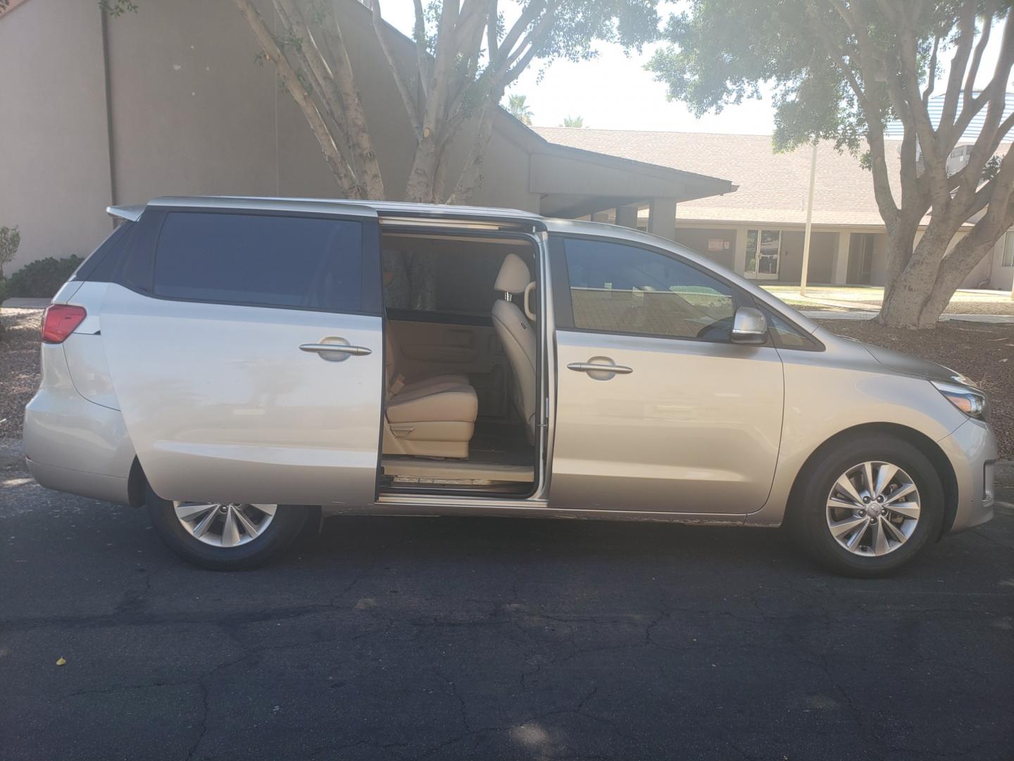 2016 /Tan and black Kia Sedona lx (KNDMB5C16G6) with an 3.3l v6 engine, 6-Speed Automatic transmission, located at 323 E Dunlap Ave., Phoenix, AZ, 85020, (602) 331-9000, 33.567677, -112.069000 - 2016 Kia Sedona LX,......EXCELLENT condition,..... A Real Must See!!.... No accidents, Clean inside and out, Power everything, Ice cold ac, Third row seating, Rear ac second and third seats, Clean Tan and black interior with Tan cloth seats in near perfect condition and the van is gorgeous. Touch sc - Photo#16