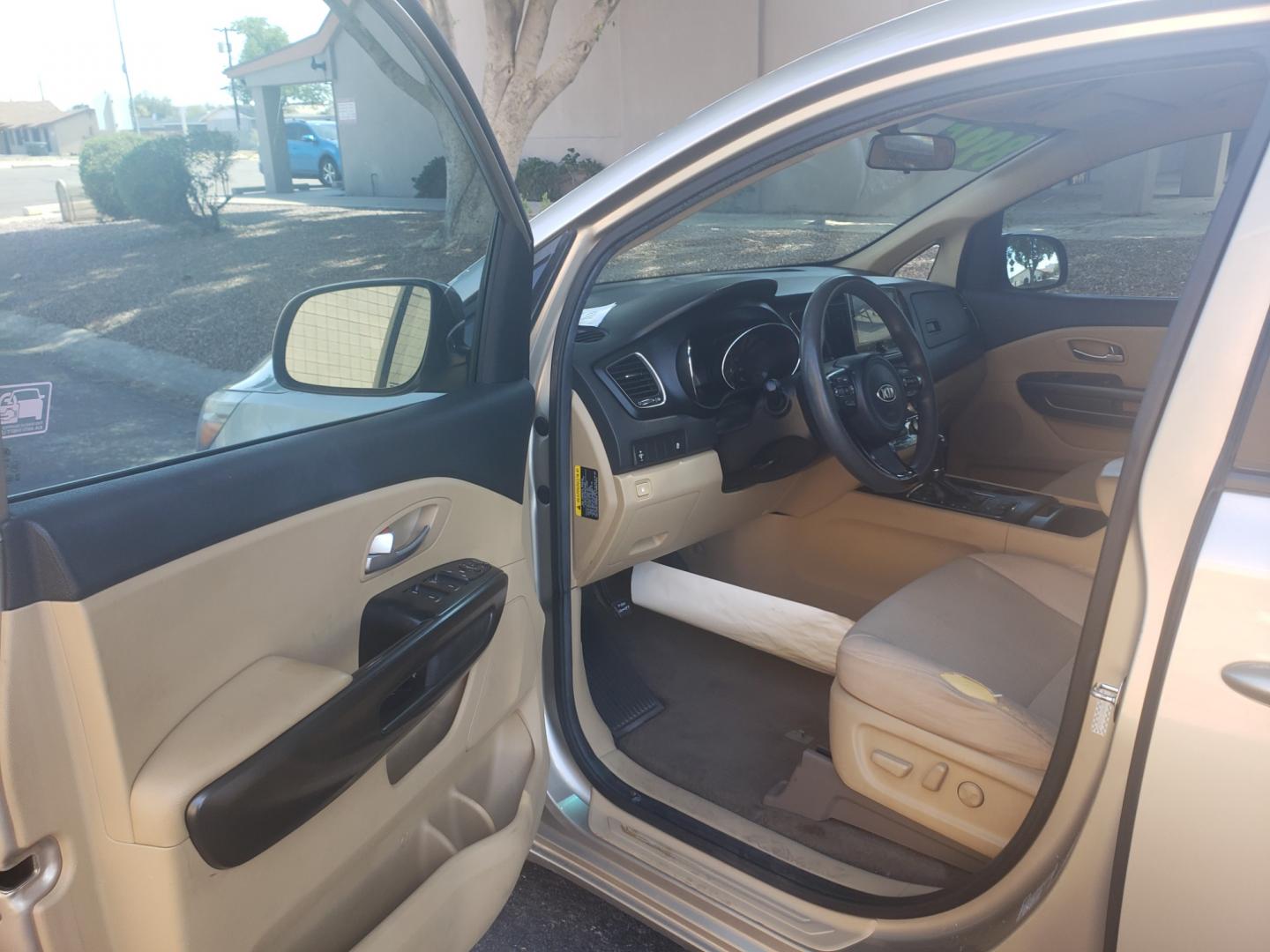 2016 /Tan and black Kia Sedona lx (KNDMB5C16G6) with an 3.3l v6 engine, 6-Speed Automatic transmission, located at 323 E Dunlap Ave., Phoenix, AZ, 85020, (602) 331-9000, 33.567677, -112.069000 - 2016 Kia Sedona LX,......EXCELLENT condition,..... A Real Must See!!.... No accidents, Clean inside and out, Power everything, Ice cold ac, Third row seating, Rear ac second and third seats, Clean Tan and black interior with Tan cloth seats in near perfect condition and the van is gorgeous. Touch sc - Photo#8