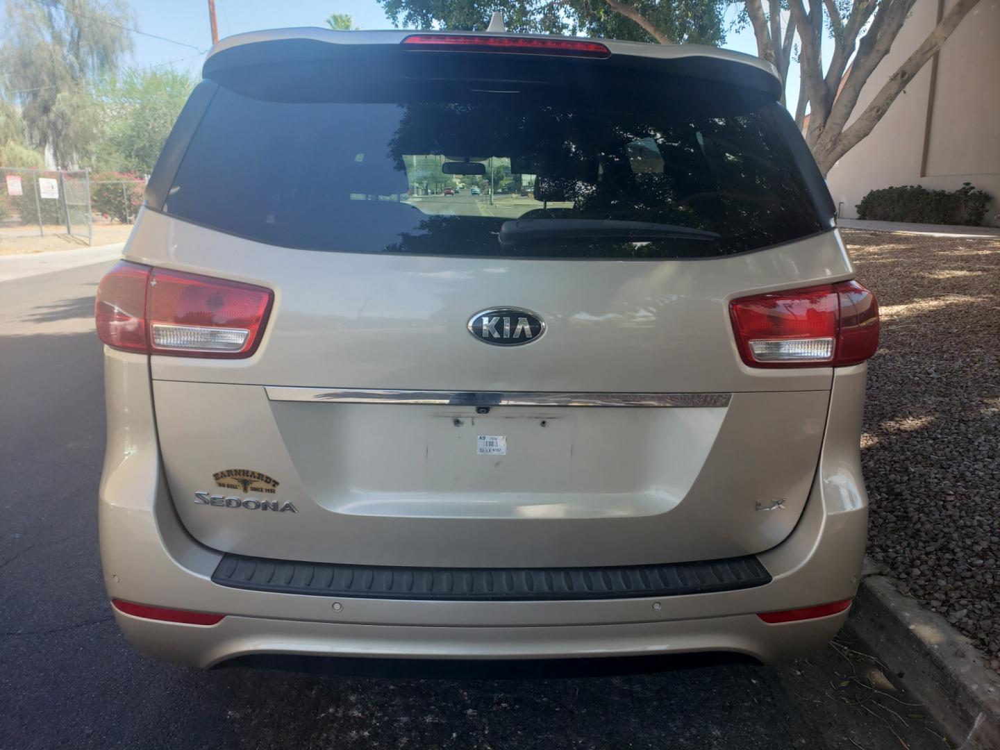 2016 /Tan and black Kia Sedona lx (KNDMB5C16G6) with an 3.3l v6 engine, 6-Speed Automatic transmission, located at 323 E Dunlap Ave., Phoenix, AZ, 85020, (602) 331-9000, 33.567677, -112.069000 - 2016 Kia Sedona LX,......EXCELLENT condition,..... A Real Must See!!.... No accidents, Clean inside and out, Power everything, Ice cold ac, Third row seating, Rear ac second and third seats, Clean Tan and black interior with Tan cloth seats in near perfect condition and the van is gorgeous. Touch sc - Photo#7