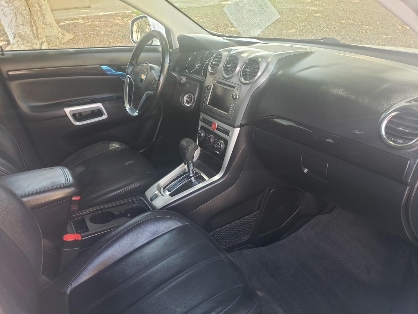 2014 /gray and black Chevrolet Captiva Sport ltz (3GNAL4EK8ES) with an 2.4L L4 DOHC 16V engine, 6-Speed Automatic transmission, located at 323 E Dunlap Ave., Phoenix, AZ, 85020, (602) 331-9000, 33.567677, -112.069000 - Photo#13