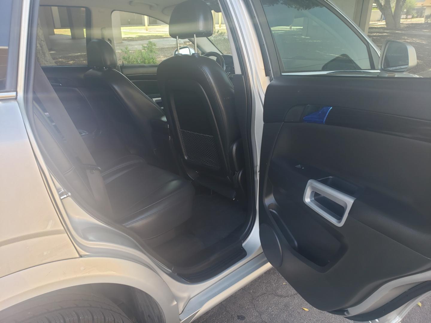 2014 /gray and black Chevrolet Captiva Sport ltz (3GNAL4EK8ES) with an 2.4L L4 DOHC 16V engine, 6-Speed Automatic transmission, located at 323 E Dunlap Ave., Phoenix, AZ, 85020, (602) 331-9000, 33.567677, -112.069000 - Photo#14