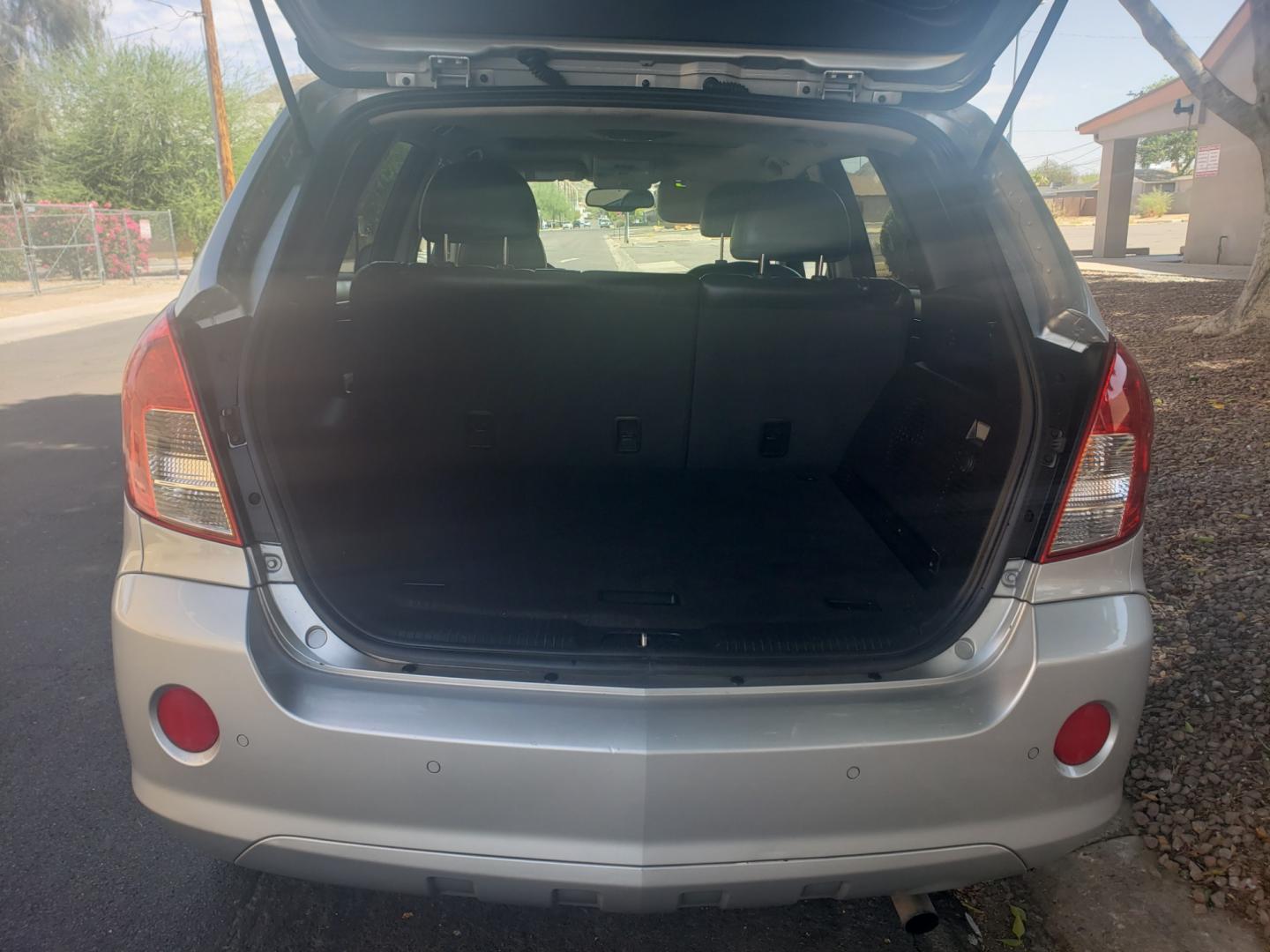 2014 /gray and black Chevrolet Captiva Sport ltz (3GNAL4EK8ES) with an 2.4L L4 DOHC 16V engine, 6-Speed Automatic transmission, located at 323 E Dunlap Ave., Phoenix, AZ, 85020, (602) 331-9000, 33.567677, -112.069000 - Photo#19