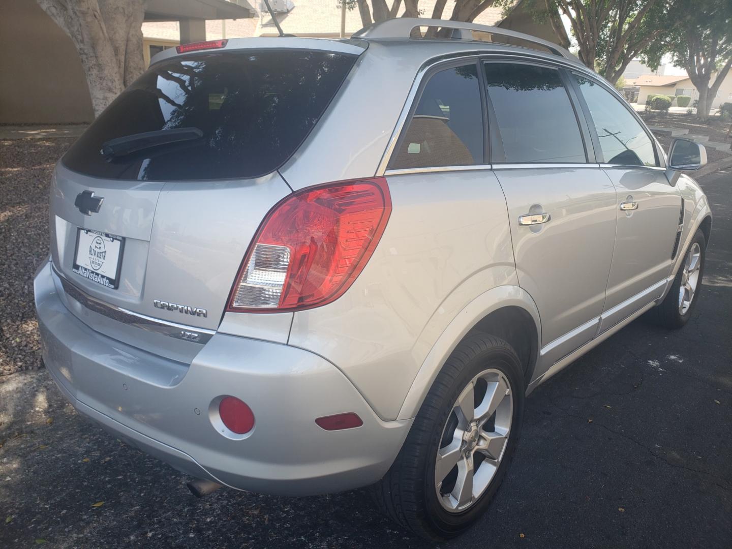 2014 /gray and black Chevrolet Captiva Sport ltz (3GNAL4EK8ES) with an 2.4L L4 DOHC 16V engine, 6-Speed Automatic transmission, located at 323 E Dunlap Ave., Phoenix, AZ, 85020, (602) 331-9000, 33.567677, -112.069000 - Photo#3