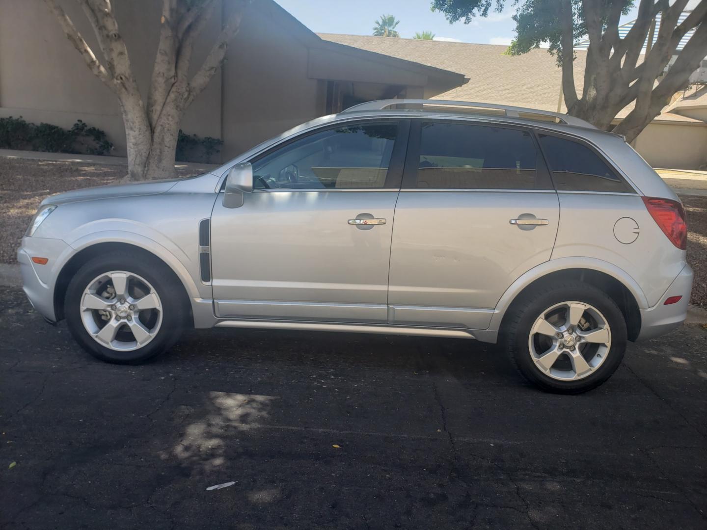 2014 /gray and black Chevrolet Captiva Sport ltz (3GNAL4EK8ES) with an 2.4L L4 DOHC 16V engine, 6-Speed Automatic transmission, located at 323 E Dunlap Ave., Phoenix, AZ, 85020, (602) 331-9000, 33.567677, -112.069000 - 2014 Chevrolet Captiva LTZ,....EXCELLENT condition, ONLY 118K MILES!!.... Ice Cold A/C, Black and gray interior with black leather seats in near perfect condition, New brakes, Tune up, Touch screen Stereo/CD Player, Bluetooth, Phone sync, Gorgeous tinted sunroof front and back,This suv is gorgeous i - Photo#6