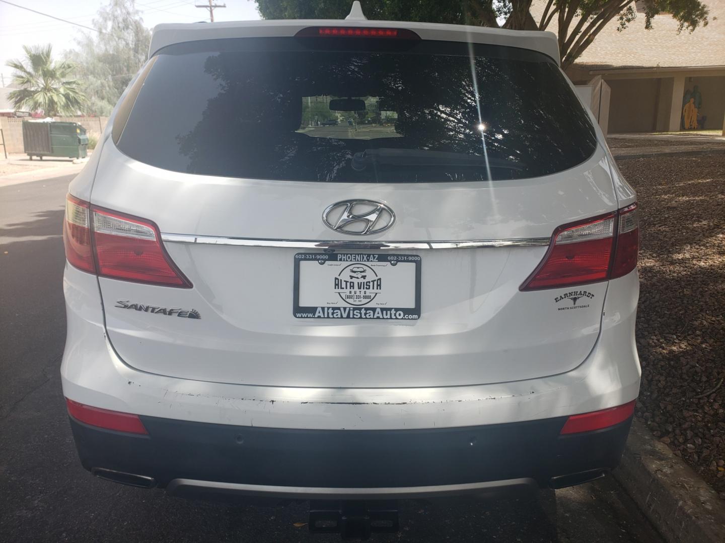 2014 /gray and black Hyundai Santa Fe gls (KM8SR4HF7EU) with an 3.3l v6 engine, 6-Speed Automatic transmission, located at 323 E Dunlap Ave., Phoenix, AZ, 85020, (602) 331-9000, 33.567677, -112.069000 - 2014 Hyundai Santa Fe GLS,.....A Must See!! No accidents, Ice cold AC. The car is gorgeous inside and out. Power windows, Power door locks, Touch screen Stereo/CD Player, Phone sync, Bluetooth, Satellite compatible, Backup camera, Navigation, 3RD Row seating, Rear a/c, Gorgeous tinted sunroof, Beaut - Photo#7