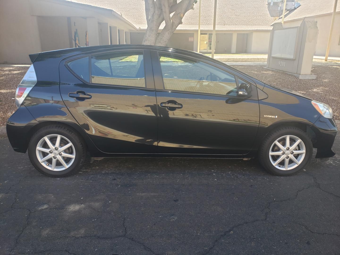 2014 /gray and black Toyota Prius c c (JTDKDTB31E1) with an 1.5l i4 engine, cvt transmission, located at 323 E Dunlap Ave., Phoenix, AZ, 85020, (602) 331-9000, 33.567677, -112.069000 - 2014 Toyota Prius C,..... EXCELLENT condition, A Real Must See!!.... No accidents, Power everything, Ice cold ac, Touch screen Stereo/CD player, bluetooth, phone sync, Navigation, satellite cpmaptible, Backup camera, Clean black and gray interior with two tone cloth seats in near perfect condition, - Photo#4