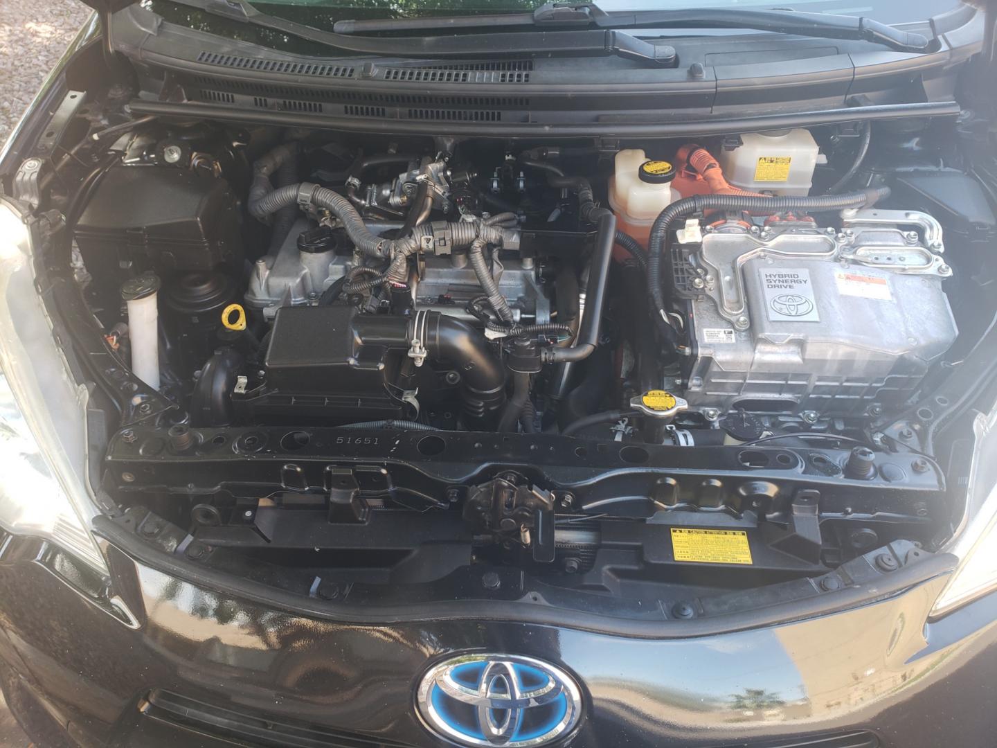 2014 /gray and black Toyota Prius c c (JTDKDTB31E1) with an 1.5l i4 engine, cvt transmission, located at 323 E Dunlap Ave., Phoenix, AZ, 85020, (602) 331-9000, 33.567677, -112.069000 - 2014 Toyota Prius C,..... EXCELLENT condition, A Real Must See!!.... No accidents, Power everything, Ice cold ac, Touch screen Stereo/CD player, bluetooth, phone sync, Navigation, satellite cpmaptible, Backup camera, Clean black and gray interior with two tone cloth seats in near perfect condition, - Photo#17