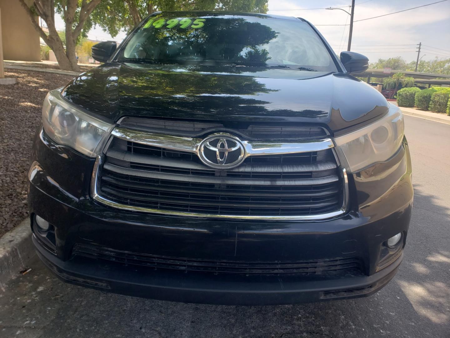 2016 /gray and black Toyota Highlander (5TDZKRFH2GS) , located at 323 E Dunlap Ave., Phoenix, AZ, 85020, (602) 331-9000, 33.567677, -112.069000 - 2016 Toyota Highlander LE,.....A Must See!! No accidents, Ice cold AC. The SUV is gorgeous inside and out. 3RD Row seating, Rear A/C, Power windows, Power door locks, Touch screen Stereo/CD Player, Phone sync, Bluetooth, Satellite compatible, Navigation, Beautiful gray and black interior with black - Photo#1