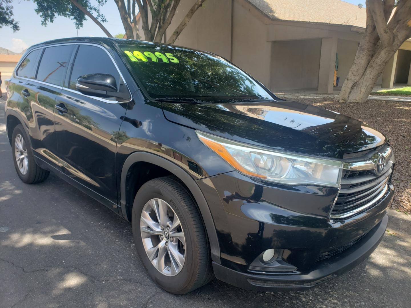 2016 /gray and black Toyota Highlander (5TDZKRFH2GS) , located at 323 E Dunlap Ave., Phoenix, AZ, 85020, (602) 331-9000, 33.567677, -112.069000 - 2016 Toyota Highlander LE,.....A Must See!! No accidents, Ice cold AC. The SUV is gorgeous inside and out. 3RD Row seating, Rear A/C, Power windows, Power door locks, Touch screen Stereo/CD Player, Phone sync, Bluetooth, Satellite compatible, Navigation, Beautiful gray and black interior with black - Photo#0