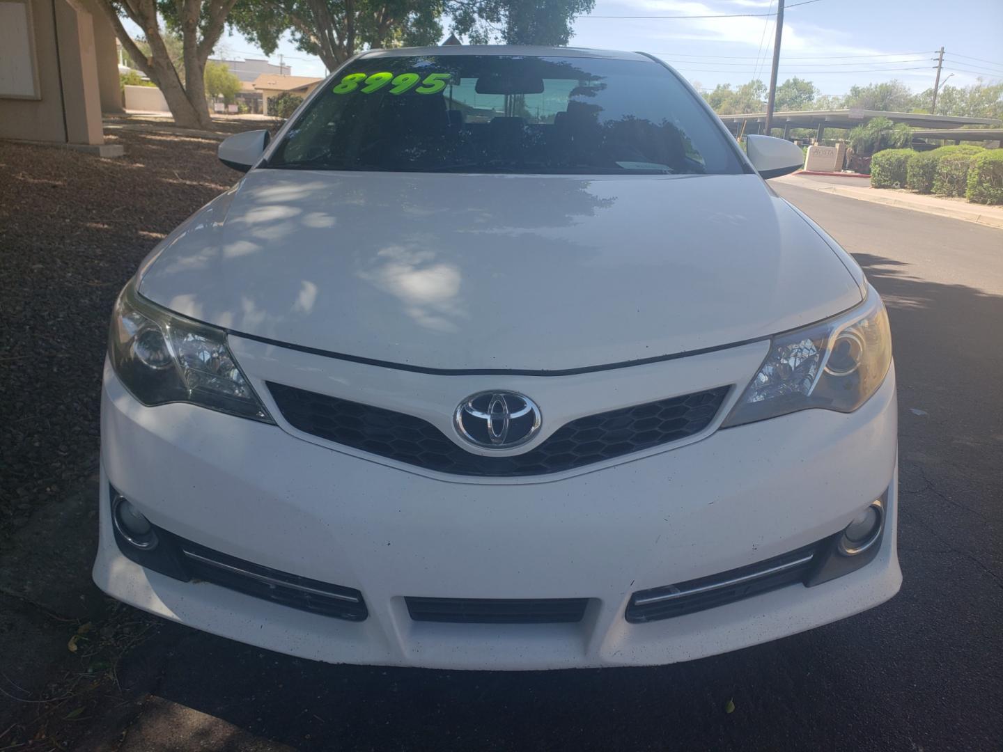 2013 /gray and black Toyota Camry se (4T1BF1FK7DU) with an 2.5L L4 DOHC 16V engine, 6-Speed Automatic transmission, located at 323 E Dunlap Ave., Phoenix, AZ, 85020, (602) 331-9000, 33.567677, -112.069000 - 2013 Toyota Camry L,.....No accidents, Power windows, Power door locks, Stereo/CD Player, Phone sync, Bluetooth, Beautiful Gray and Black interior with Black leather seats in near perfect condition, Incredible gas mileage! Clean Arizona title , Runs and Drives Excellent. passed emissions. Call or t - Photo#1